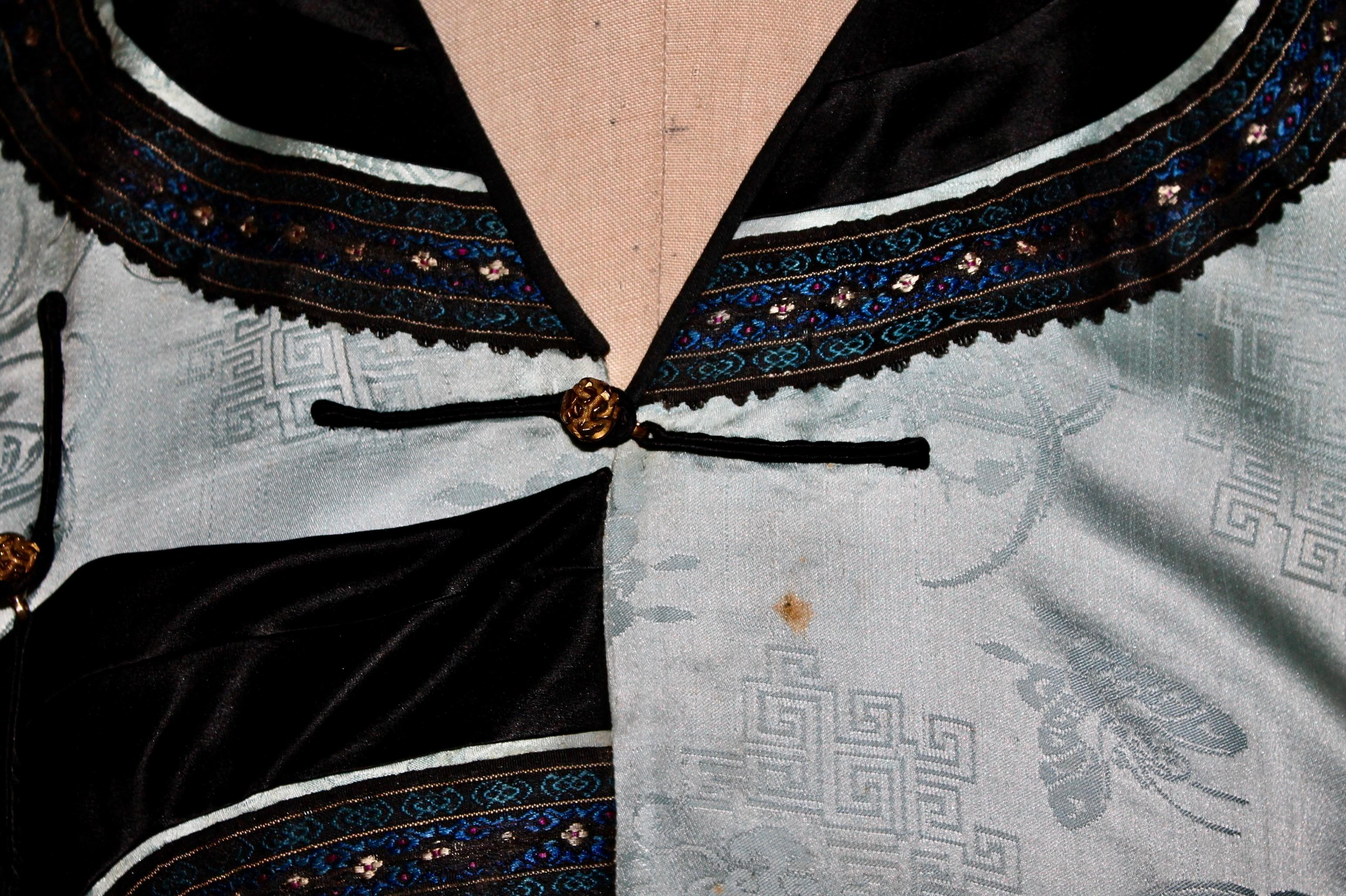 Antique Chinese Silk Kimono or Robe For Sale 7