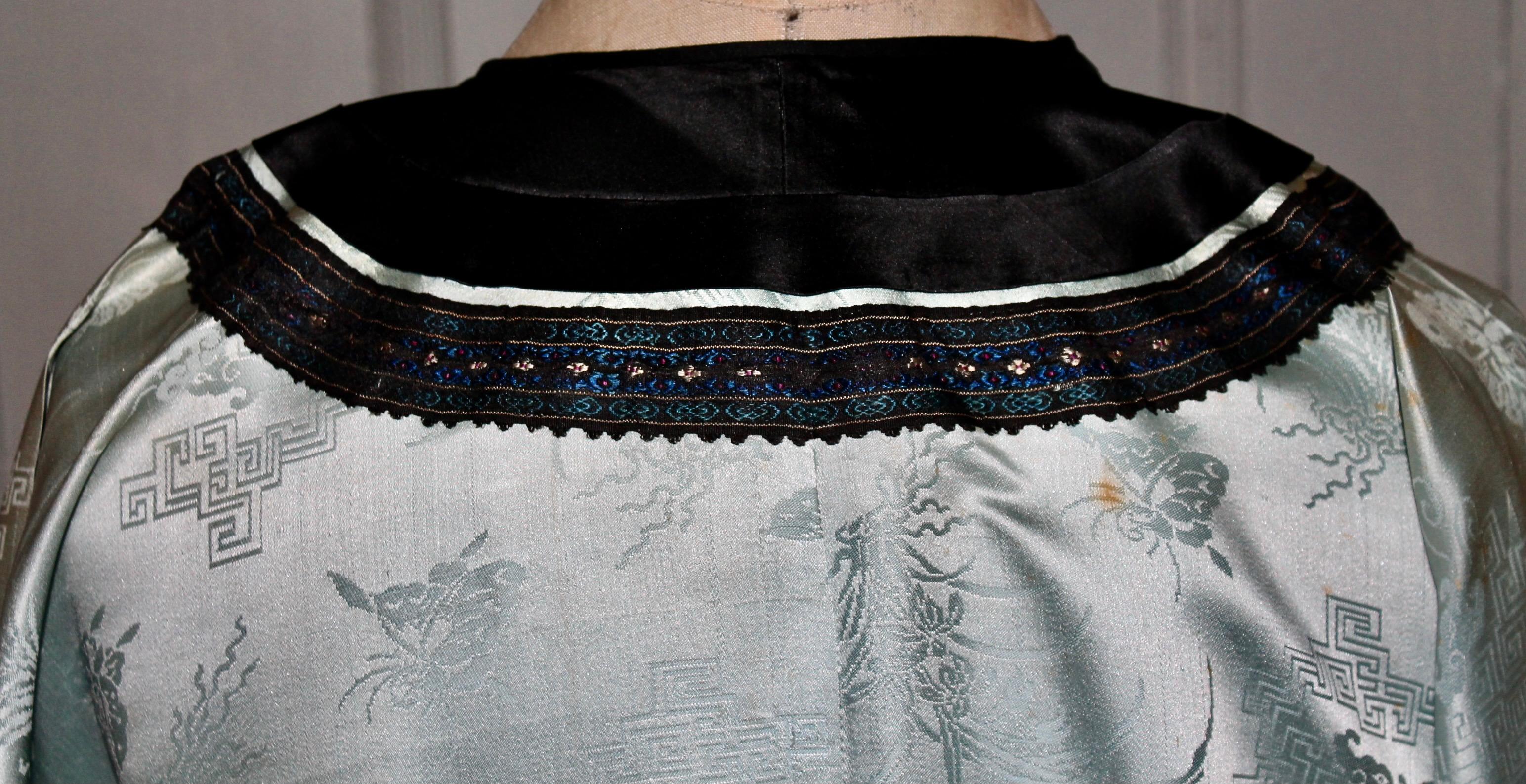 Antique Chinese Silk Kimono or Robe For Sale 8