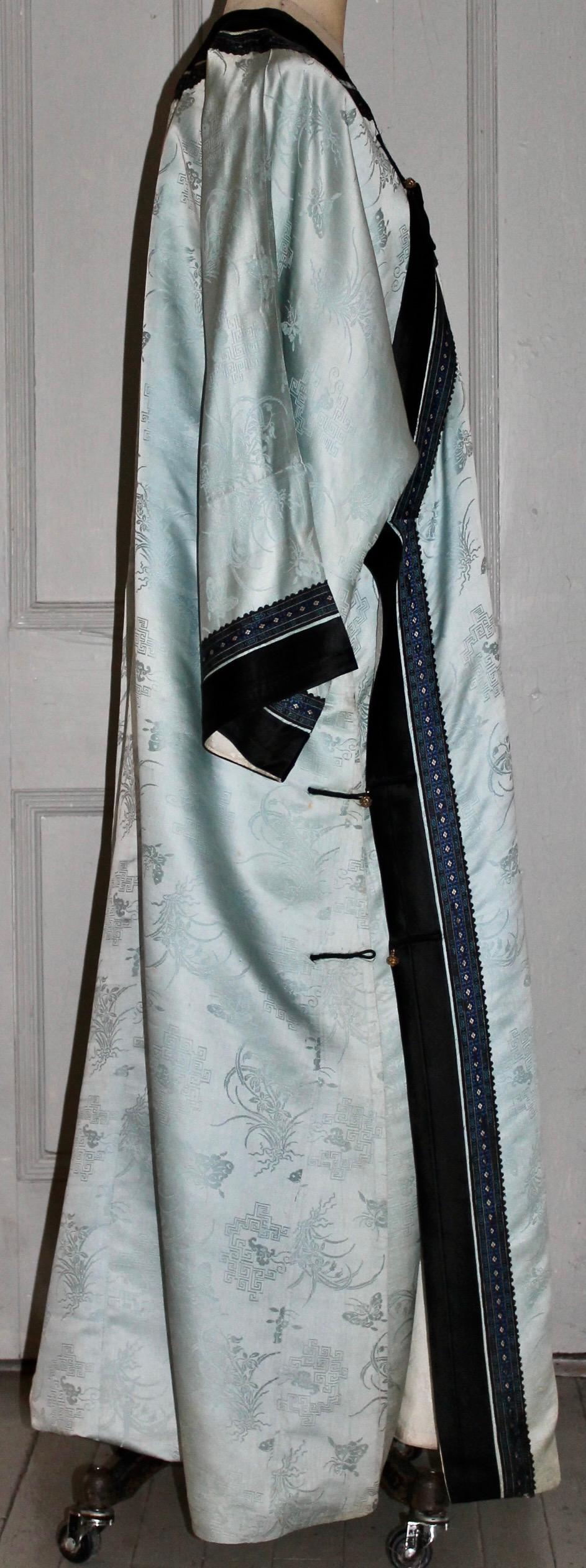 Kimono ou robe chinoise ancienne en soie en vente 2