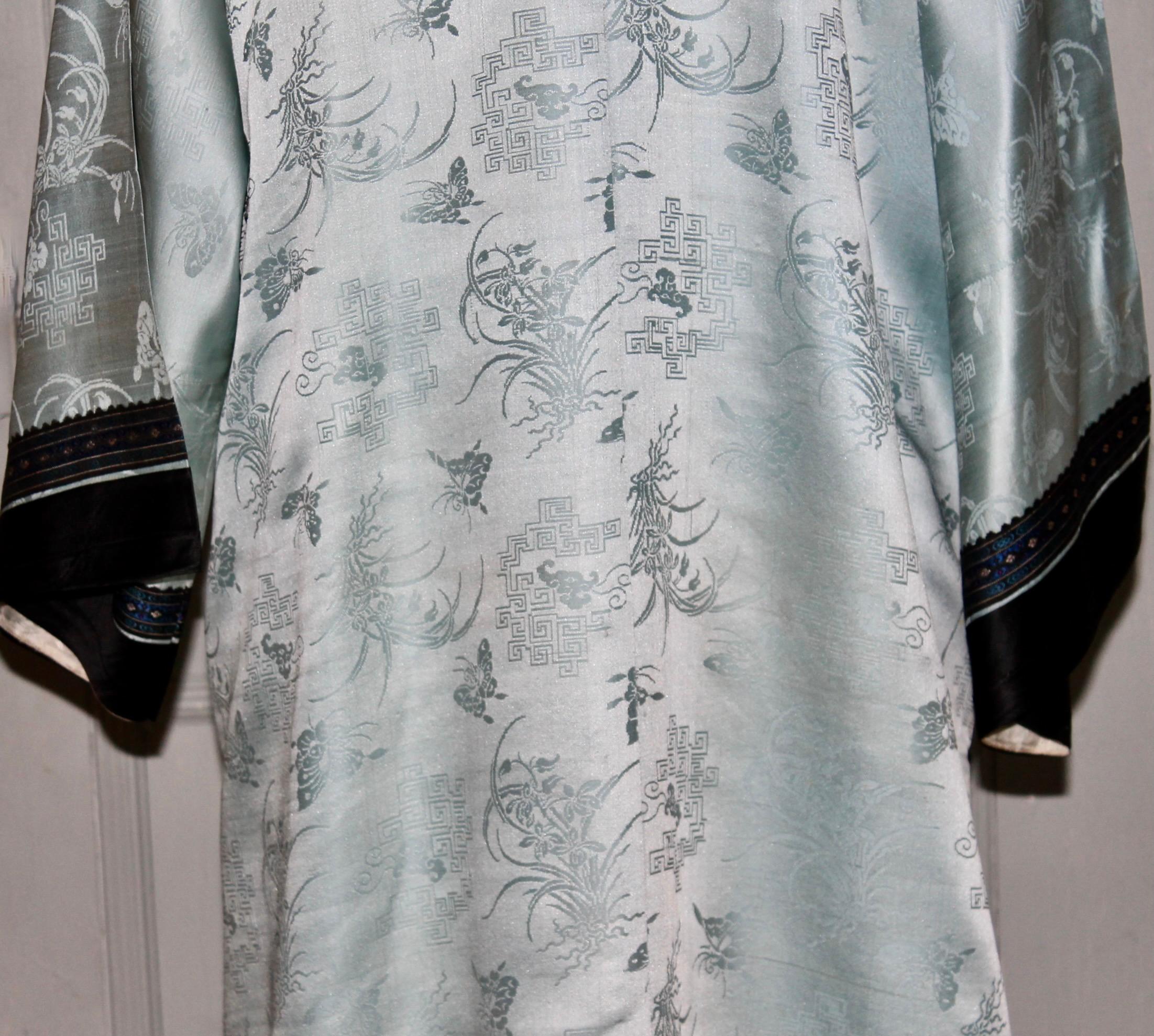 Antiker chinesischer Kimono oder Robe aus Seide im Angebot 5