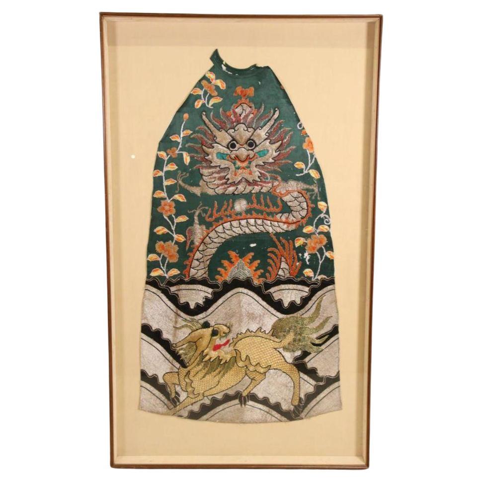 Antikes chinesisches Seiden-Baumwoll-Fragment mit Drachen und Hund im Angebot
