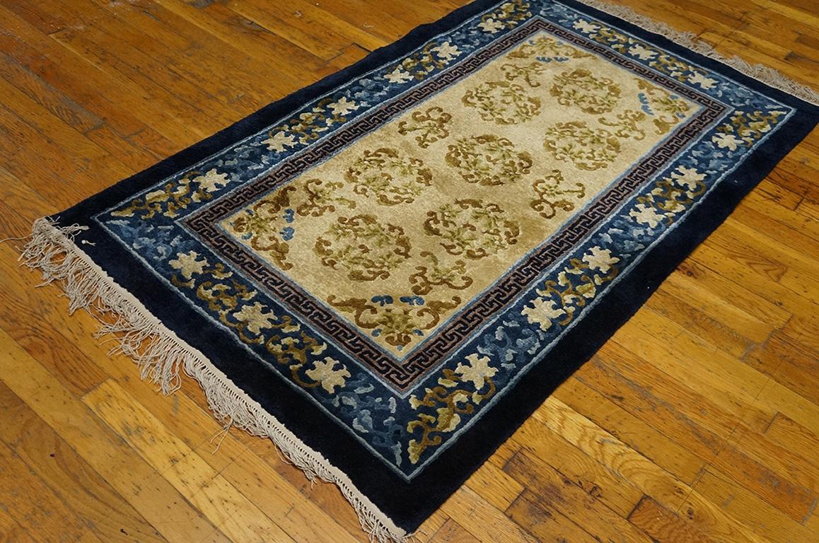 Vintage 1980s Chinese Silk Carpet ( 3' x 5' - 92 x 152 cm ) In Good Condition For Sale In New York, NY