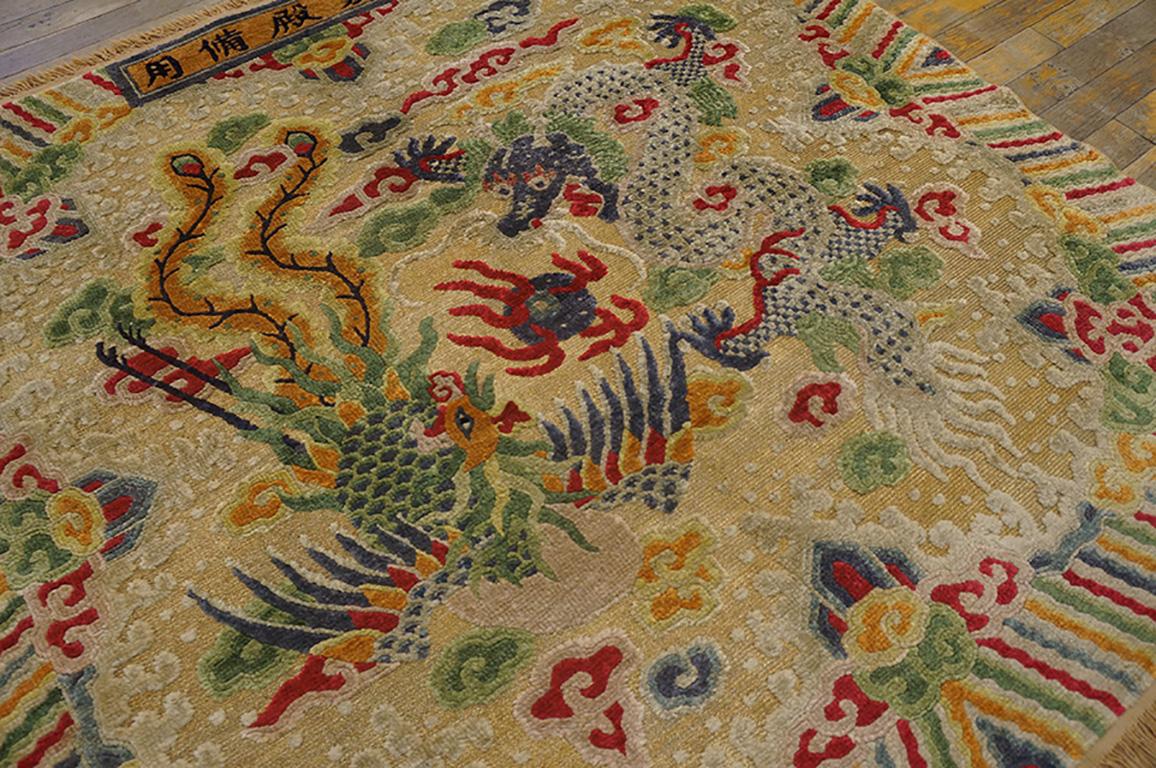 Early 20th Century Chinese Silk & Metallic Thread Carpet ( 4' x 4'-122 x 122 cm) For Sale 1