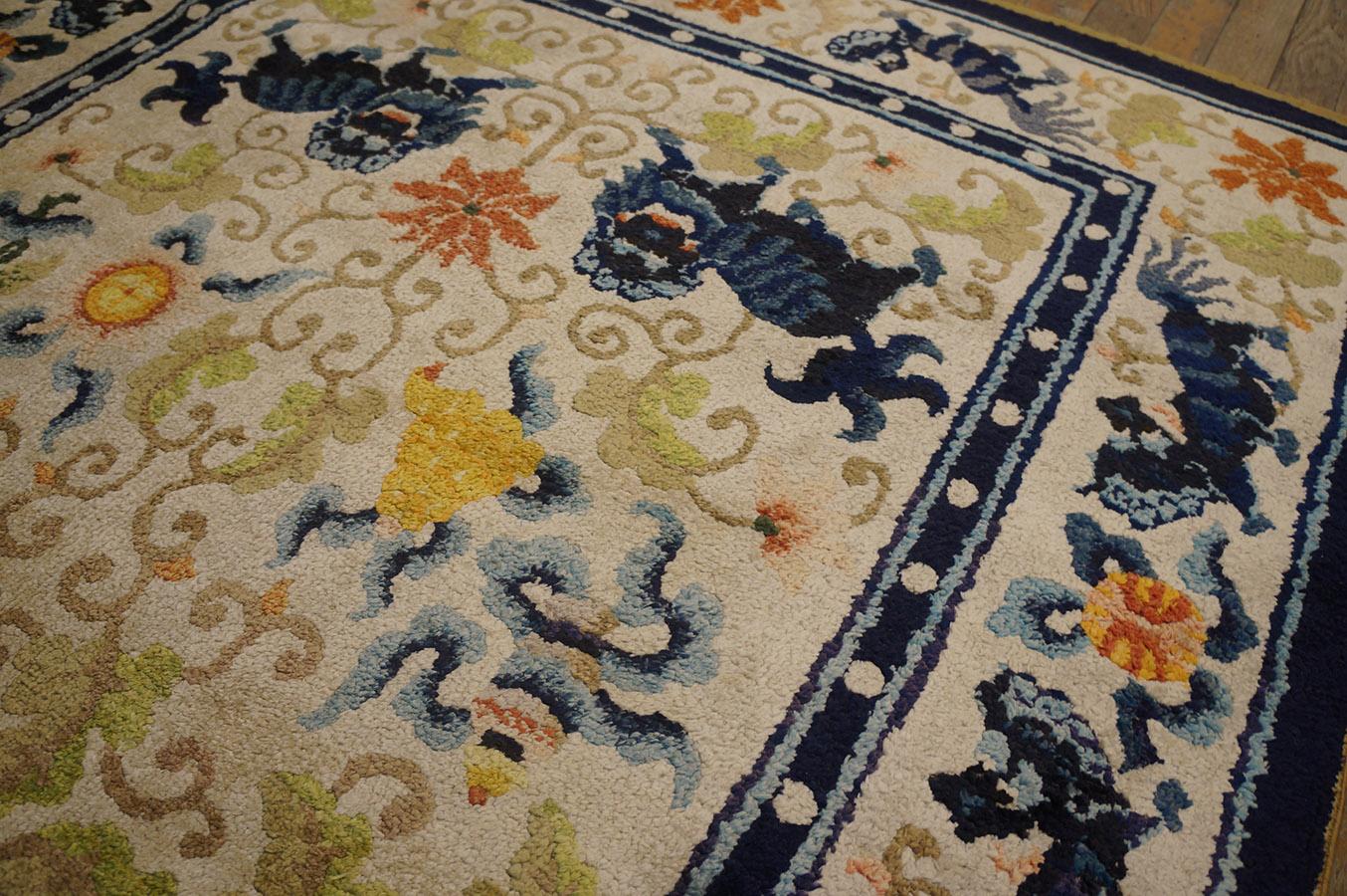 Début du 20ème siècle Tapis chinois en soie du début du XXe siècle (4' x 7' - 122 x 215 cm) en vente
