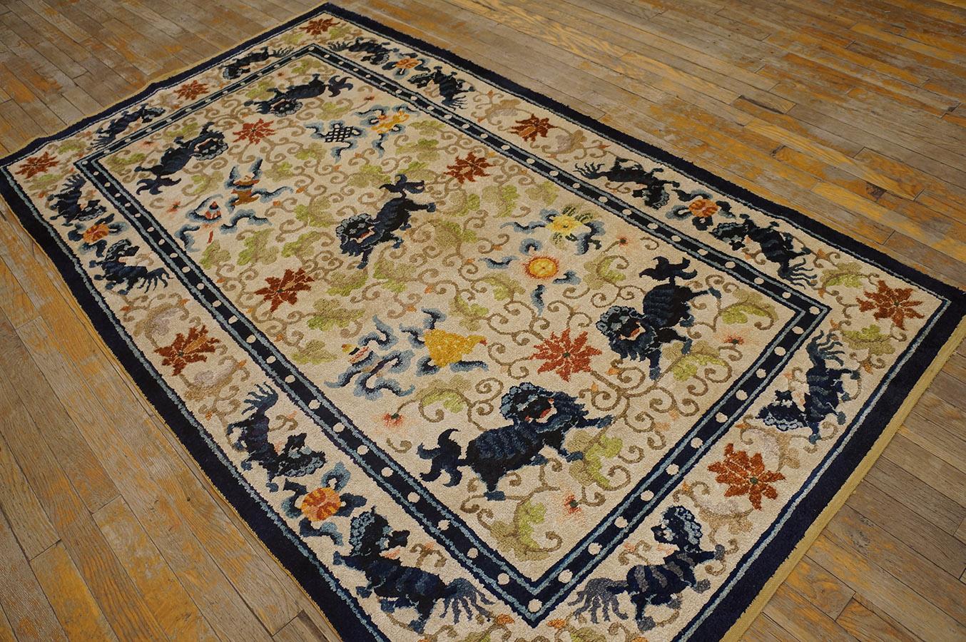 Soie Tapis chinois en soie du début du XXe siècle (4' x 7' - 122 x 215 cm) en vente