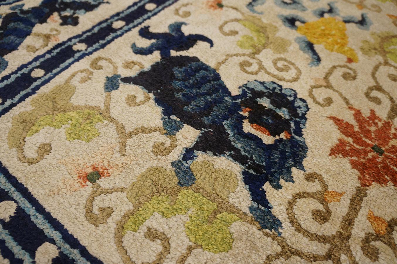 Tapis chinois en soie du début du XXe siècle (4' x 7' - 122 x 215 cm) en vente 1