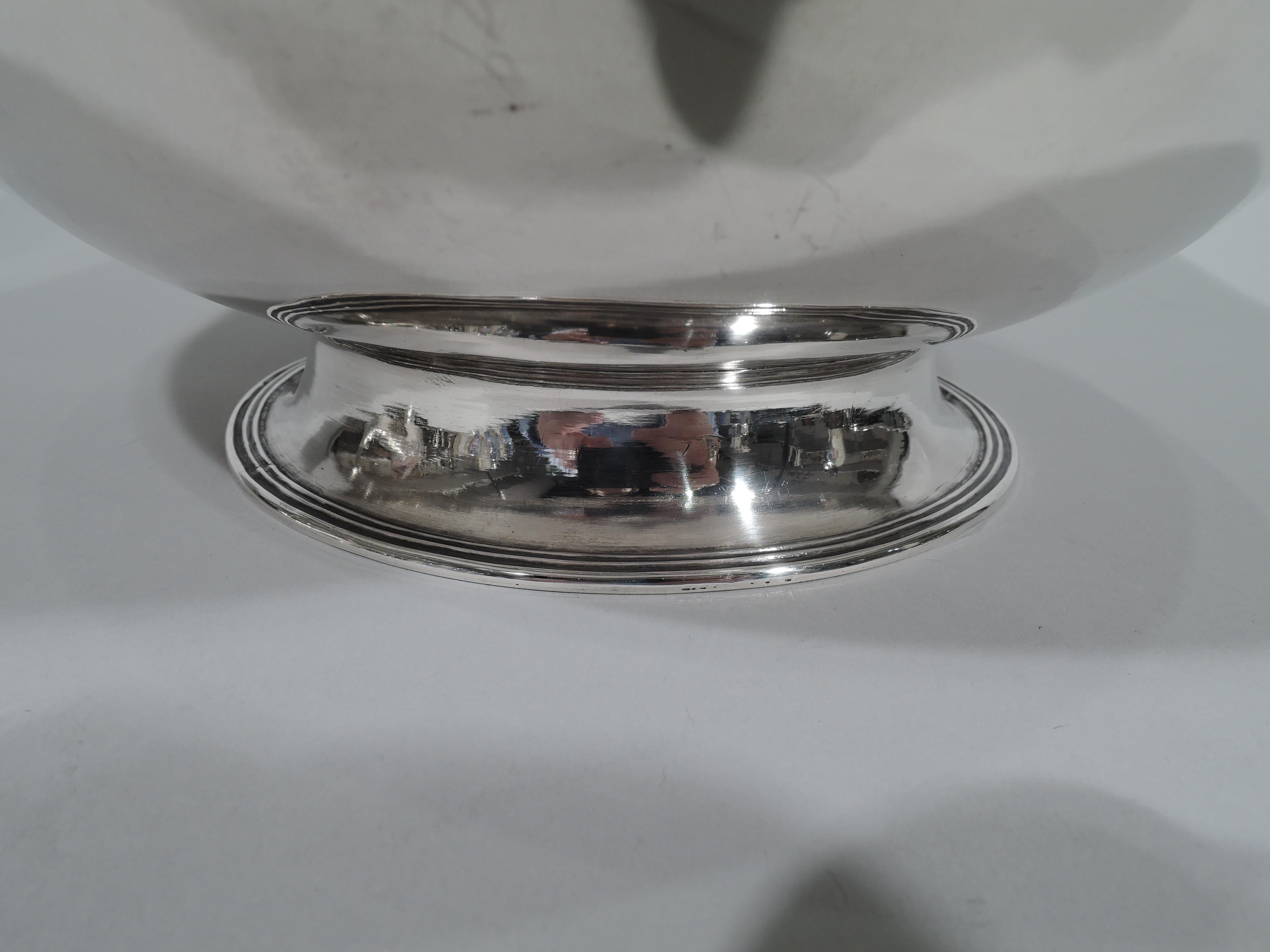 Antique Chinese Silver Bowl with Pretty Leaf Rim (Chinesisch)