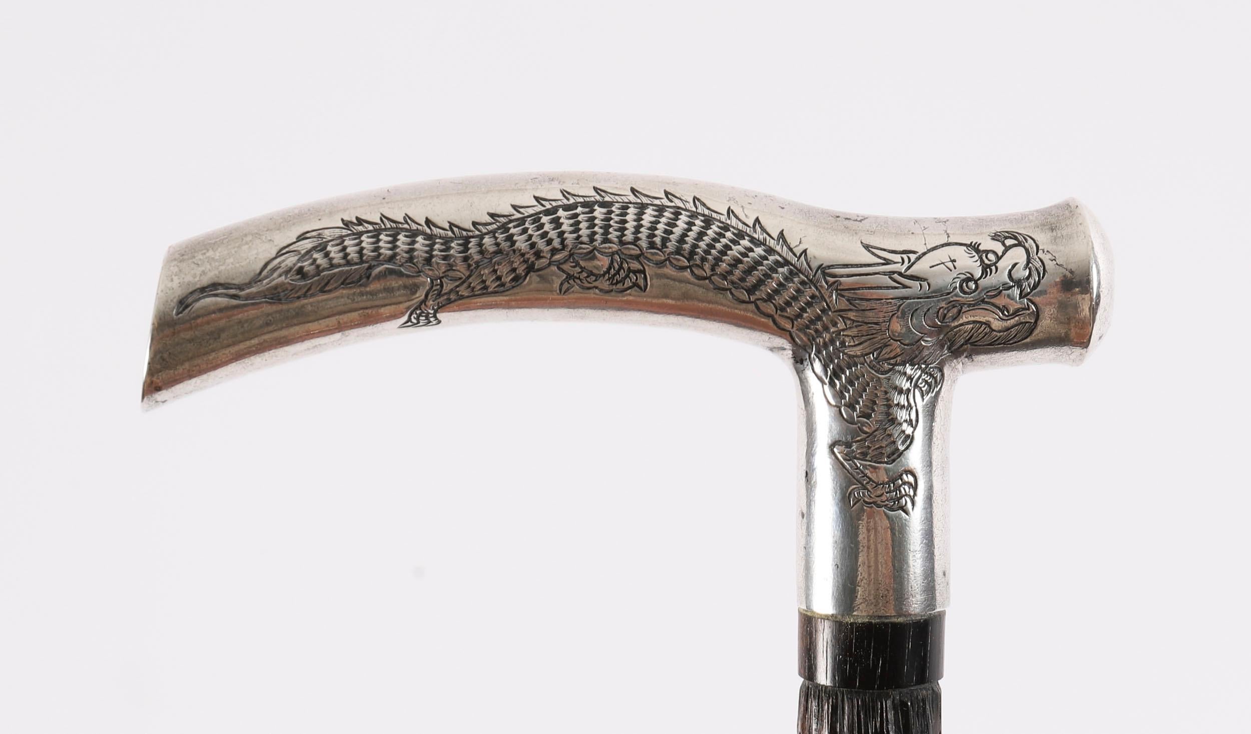Argento Antico bastone da passeggio cinese con drago d'argento del XIX secolo 91 cm 36 pollici in vendita