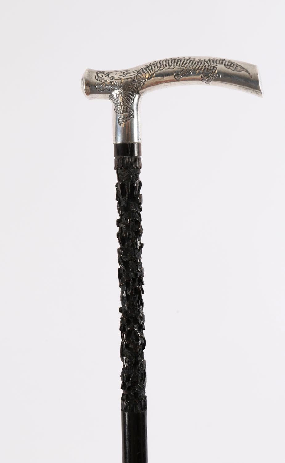 Antico bastone da passeggio cinese con drago d'argento del XIX secolo 91 cm 36 pollici in vendita 2