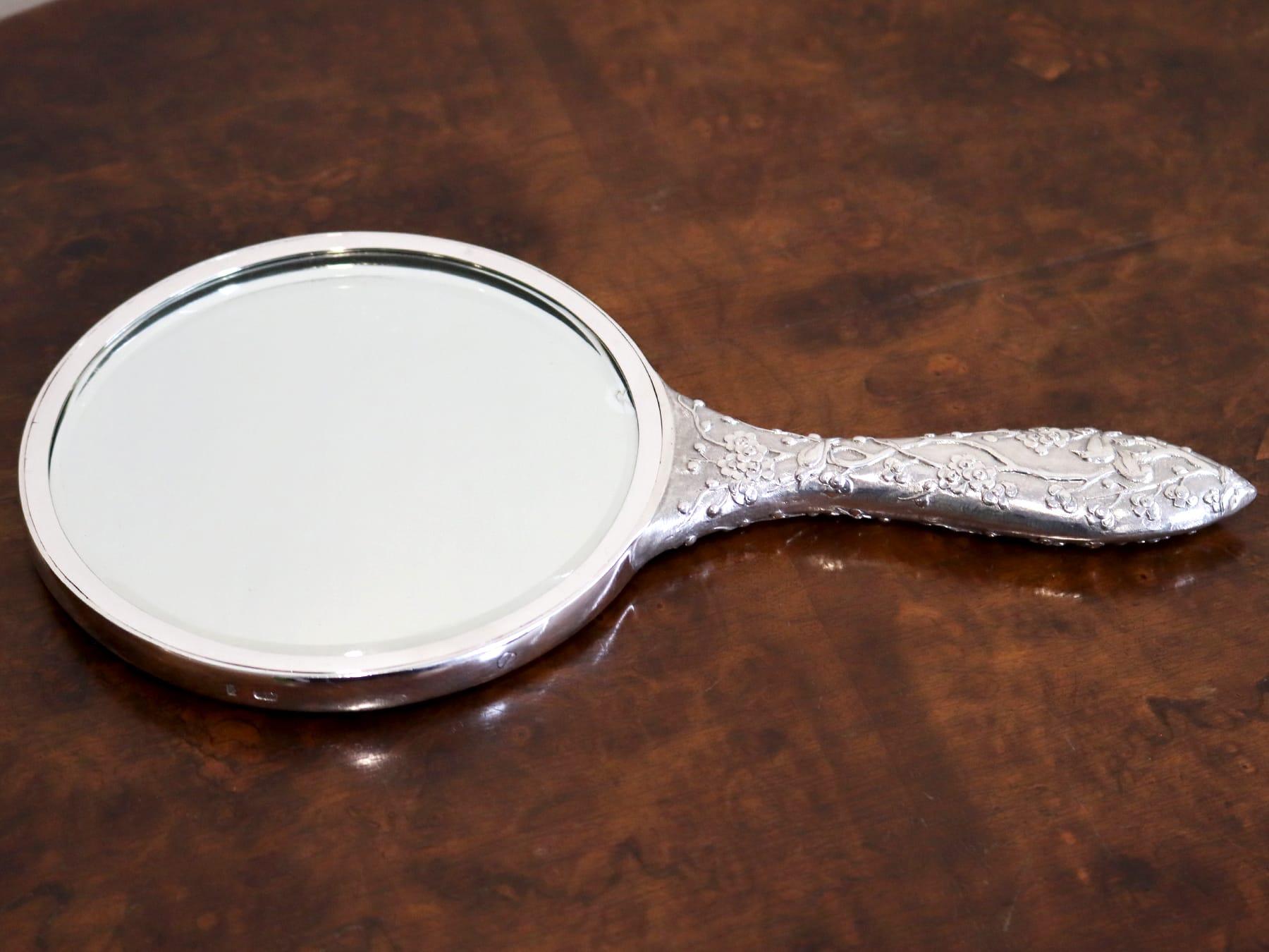 Antique Chinese Silver Dressing Table / Hand Mirror Circa 1900 In Excellent Condition For Sale In Jesmond, Newcastle Upon Tyne