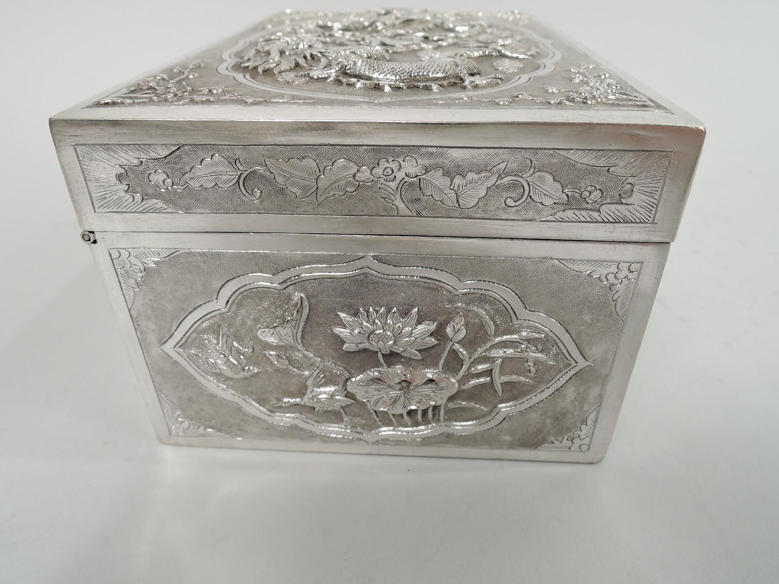 Antigua caja del tesoro vietnamita de plata con dragones guardianes Exportación china en venta