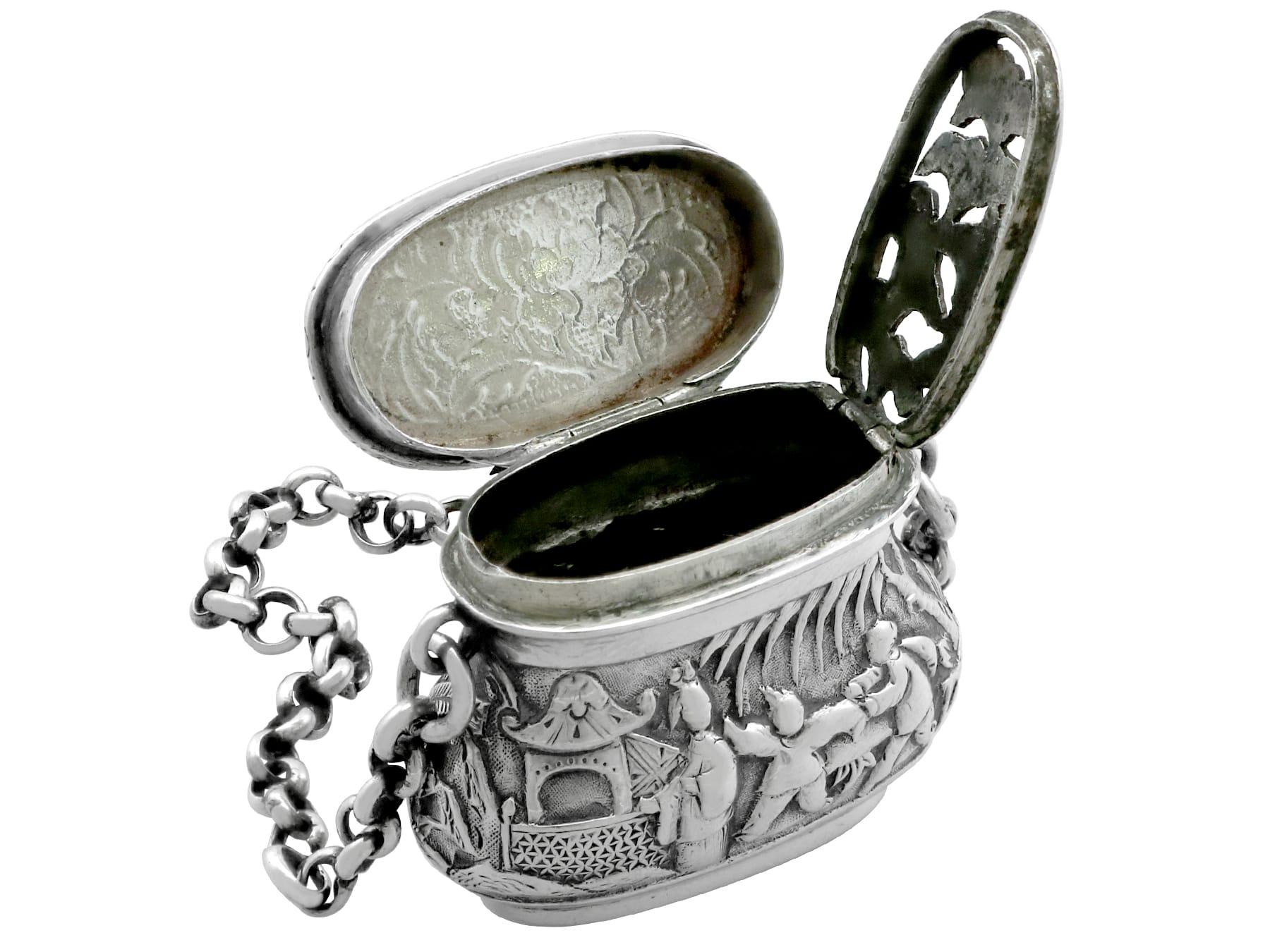 Antique 1900s Chinese Silver Vinaigrette For Sale 2