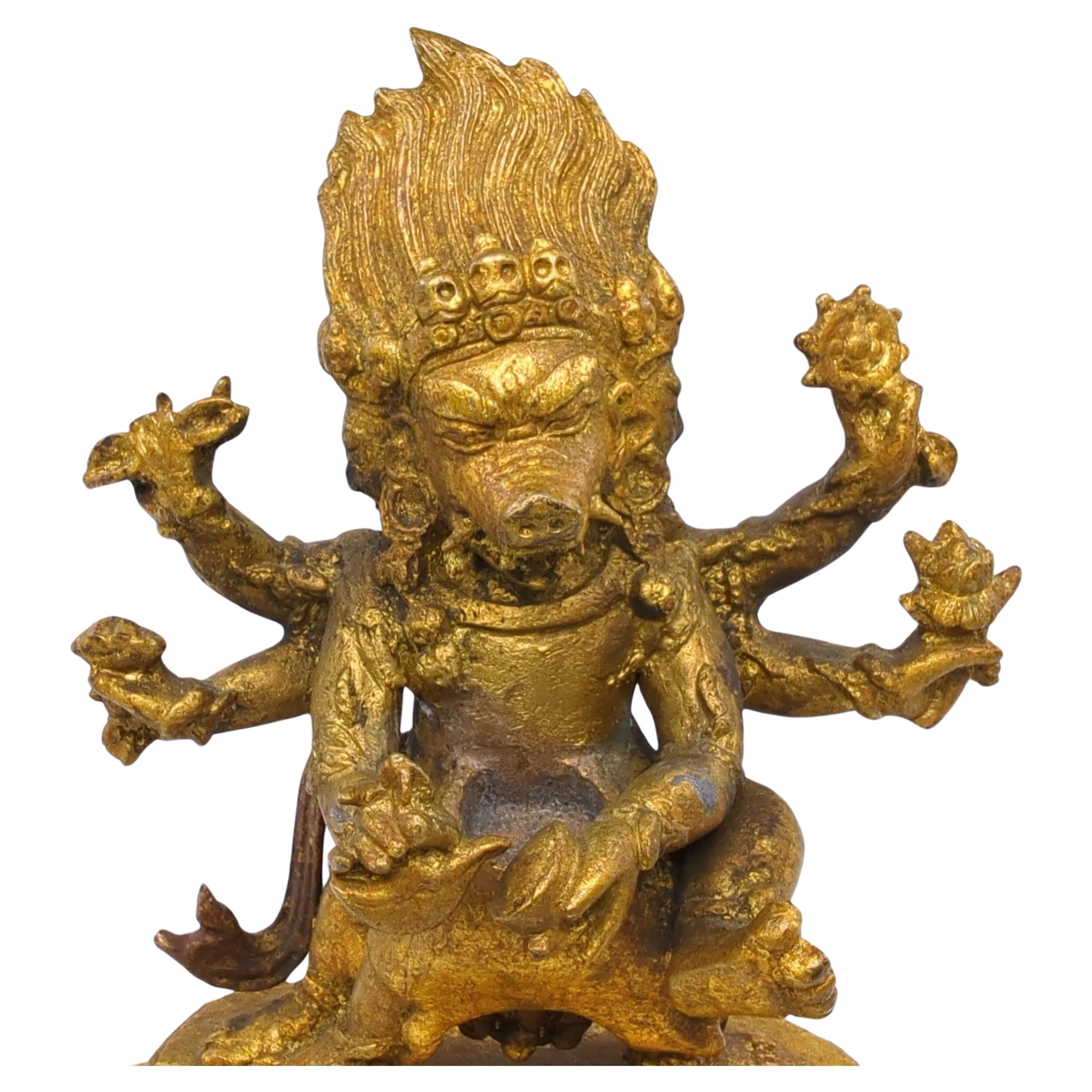 Antigua estatua china de bronce de seis brazos de la divinidad budista Marici Madre de la Luz Qing en venta