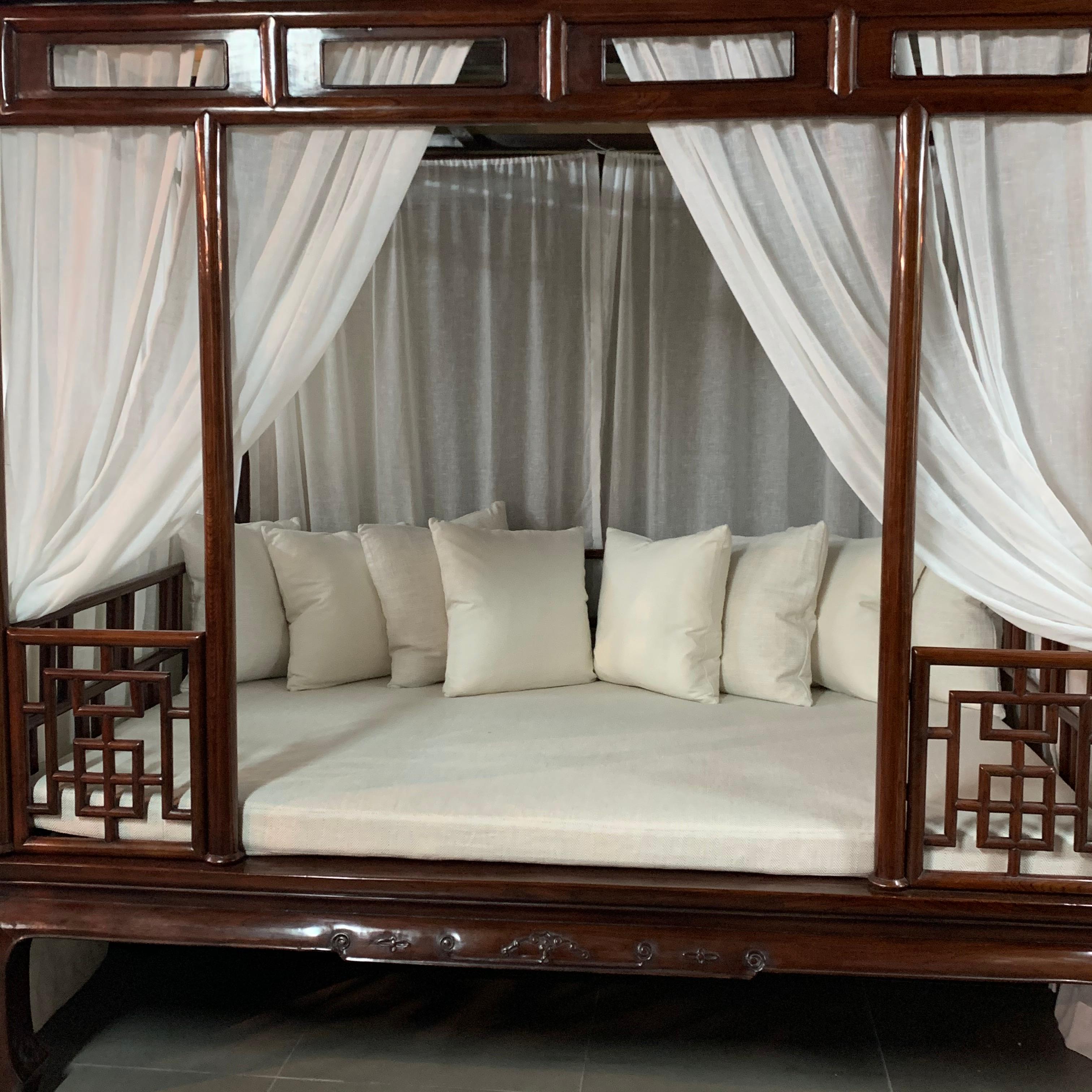 Antique Chinese Six Post Canopy Bed, circa 1800, Chinoiserie, Zhejiang In Excellent Condition In 10 Chater Road, HK