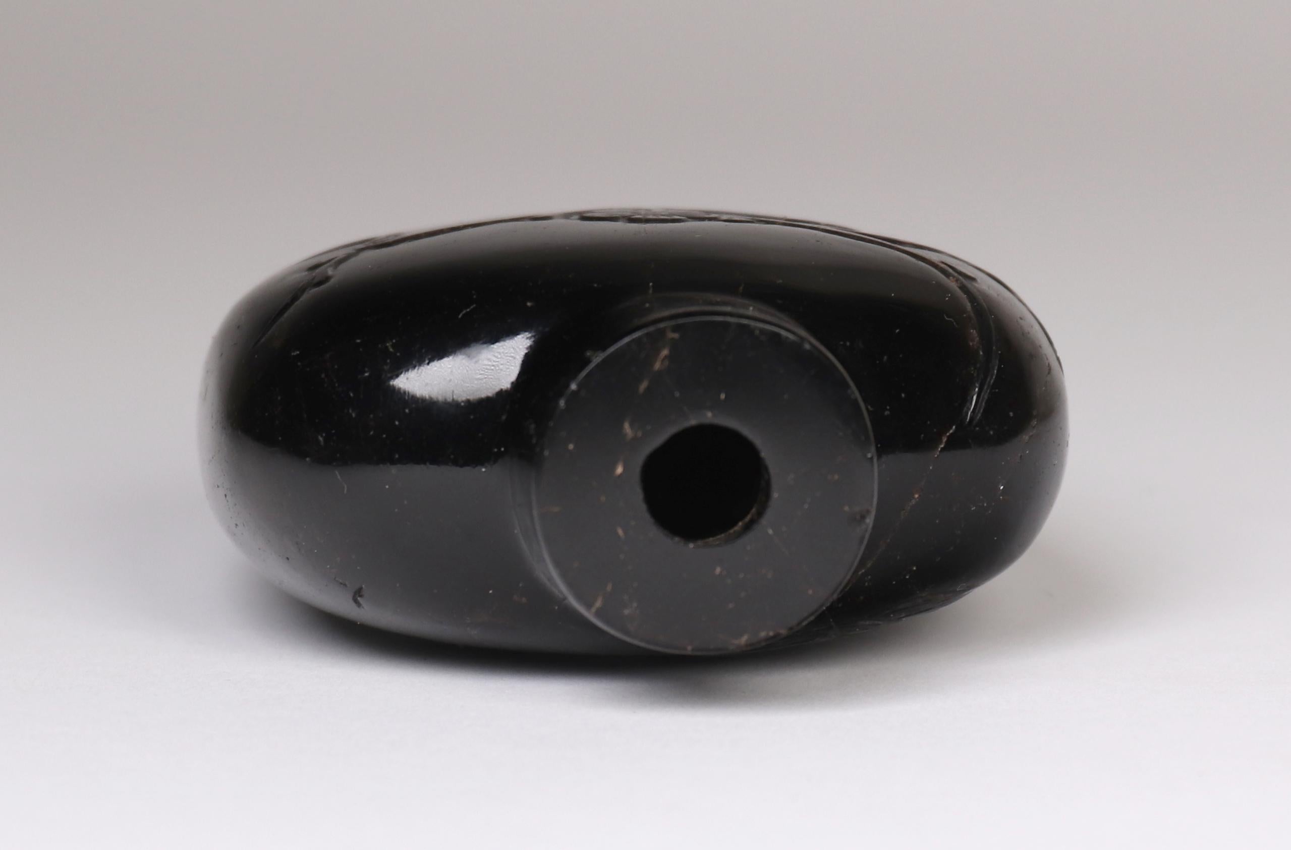 Antigua botella de rapé china Piedra dura negra Dinastía Qing Tallado a mano en venta