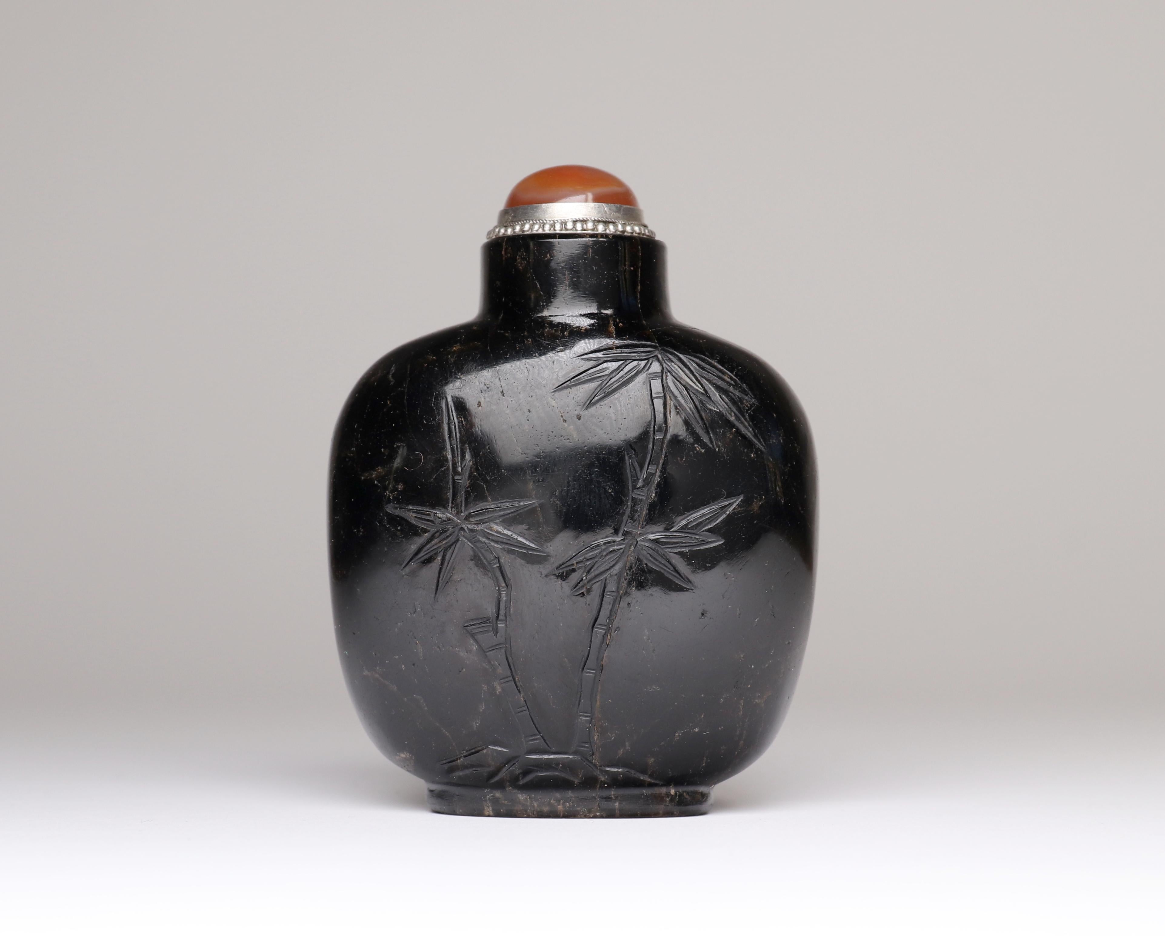 Antigua botella de rapé china Piedra dura negra Dinastía Qing en Bueno estado para la venta en Canterbury, GB