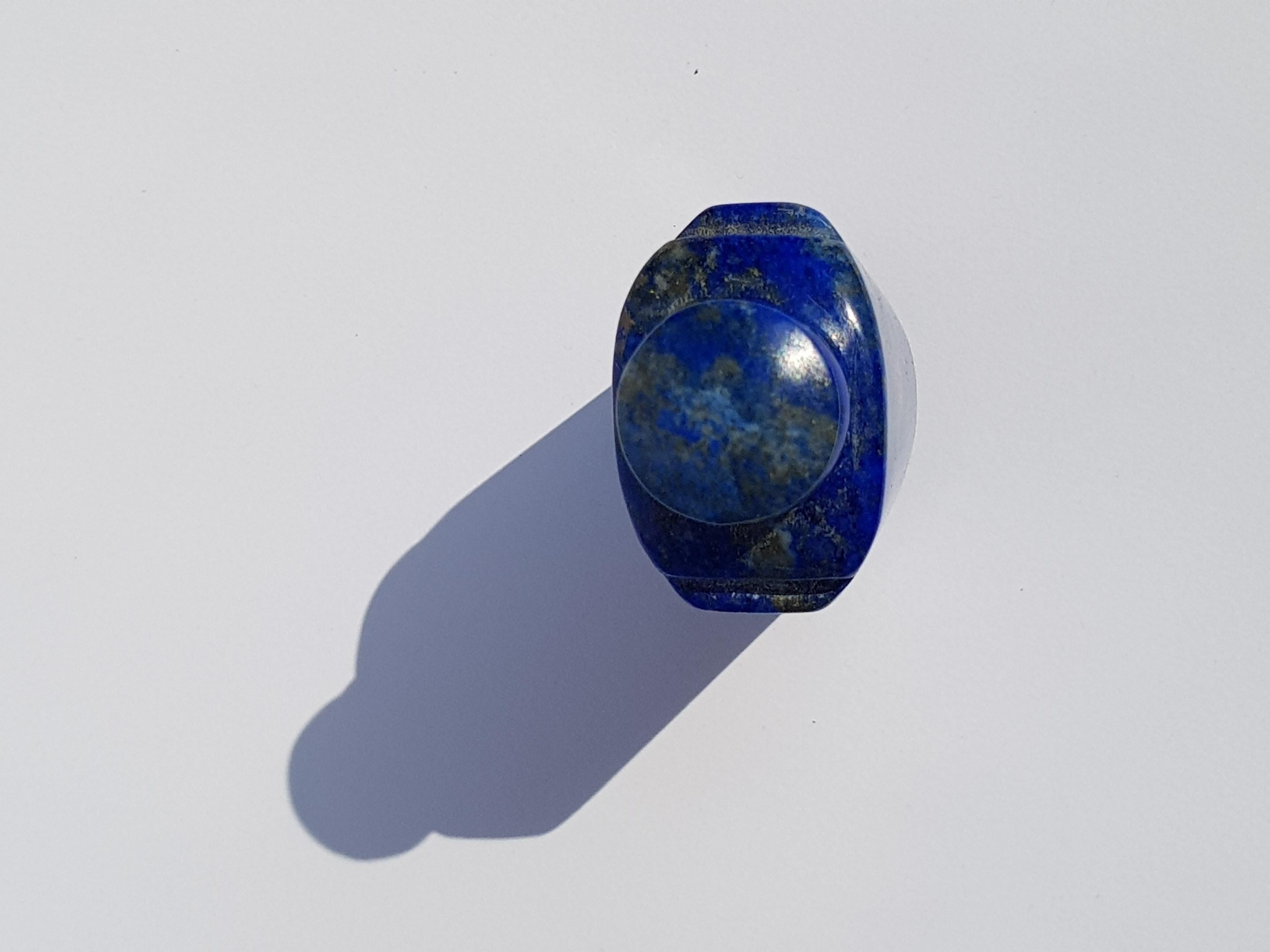 Ancienne bouteille à priser chinoise Lapis Lazuli Pierre précieuse sculptée Fin de la dynastie Qing Bleu en vente 3
