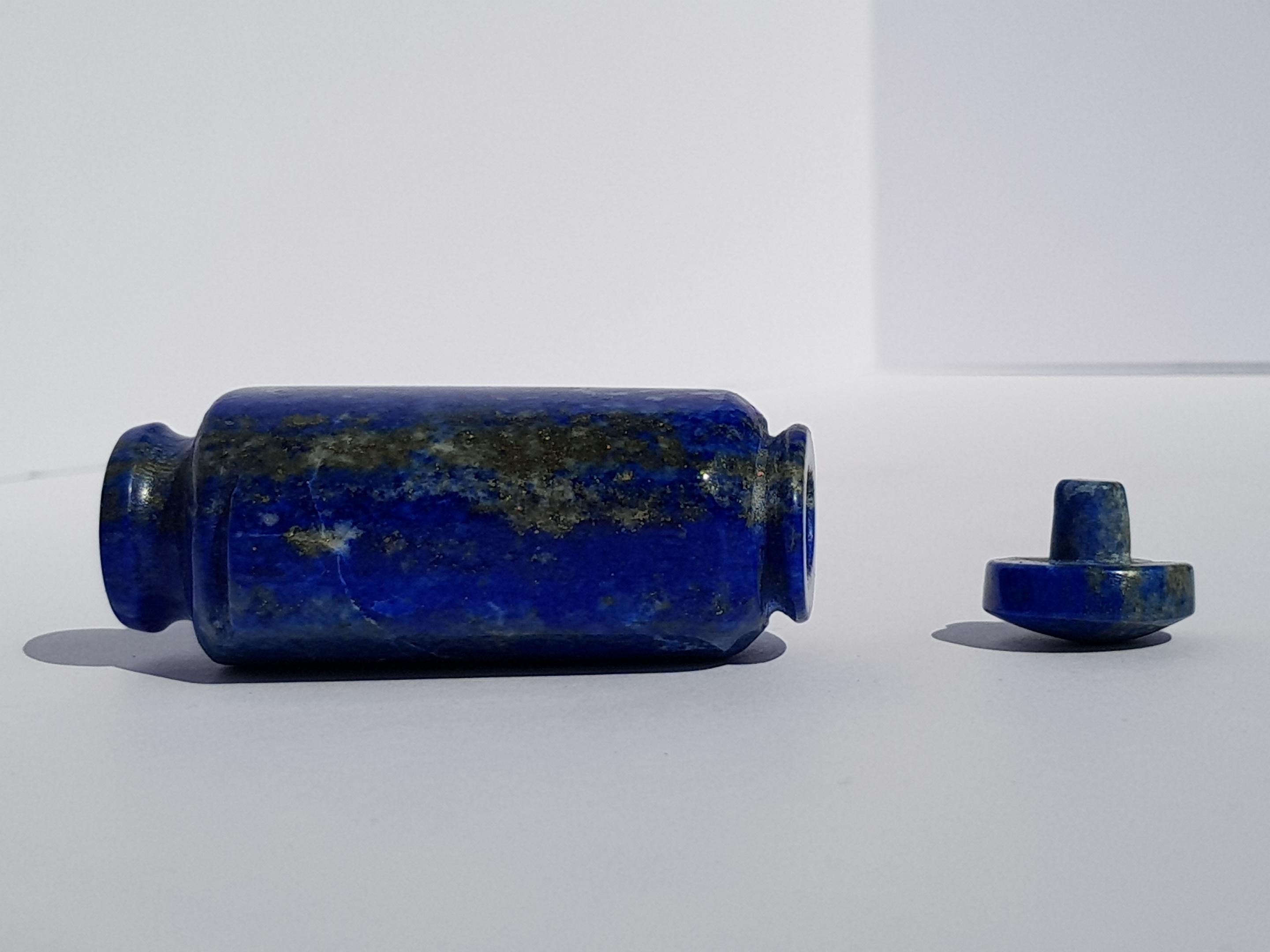 Ancienne bouteille à priser chinoise Lapis Lazuli Pierre précieuse sculptée Fin de la dynastie Qing Bleu en vente 8