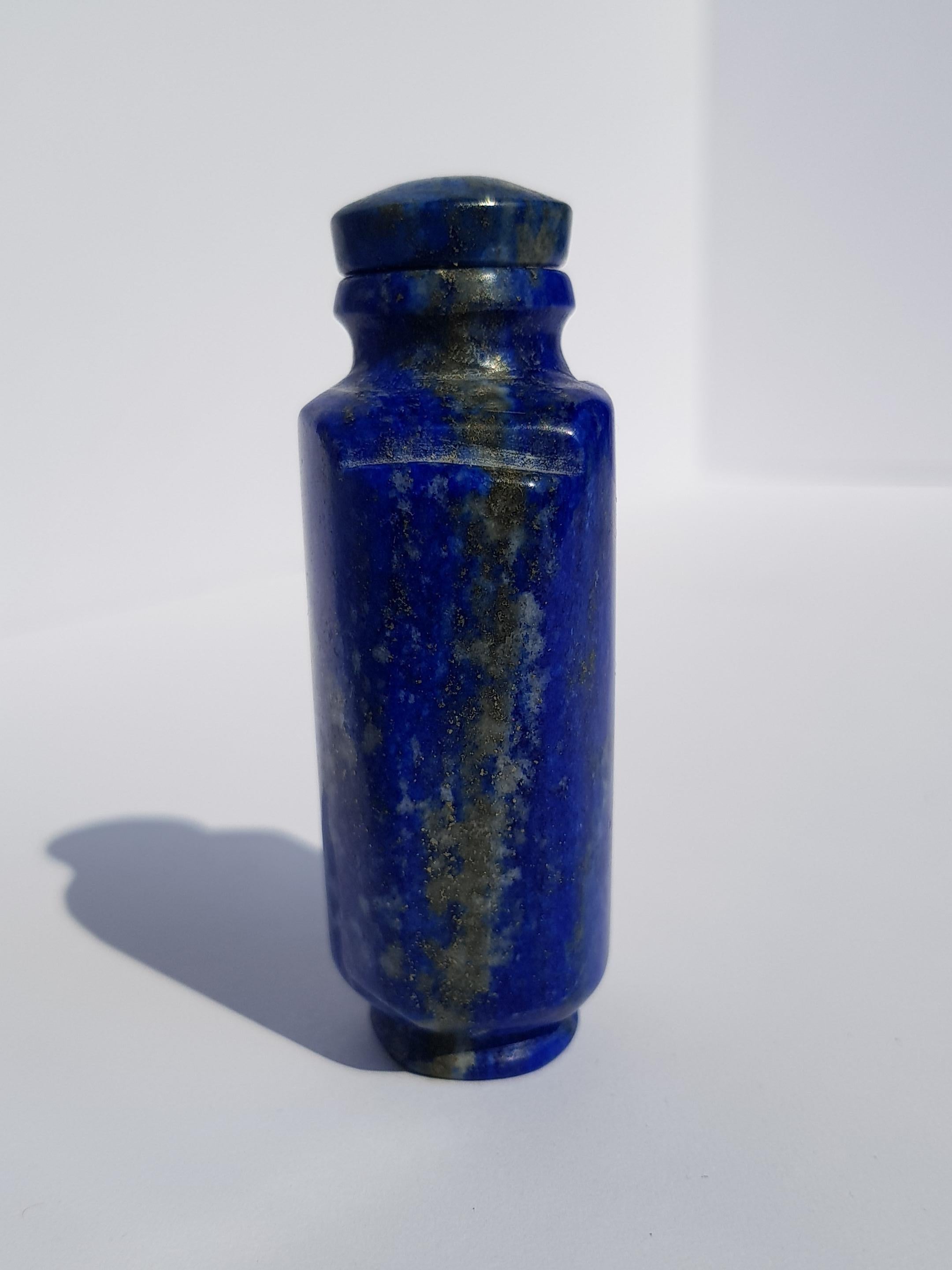 Ancienne bouteille à priser chinoise Lapis Lazuli Pierre précieuse sculptée Fin de la dynastie Qing Bleu Excellent état - En vente à Palm Beach, FL
