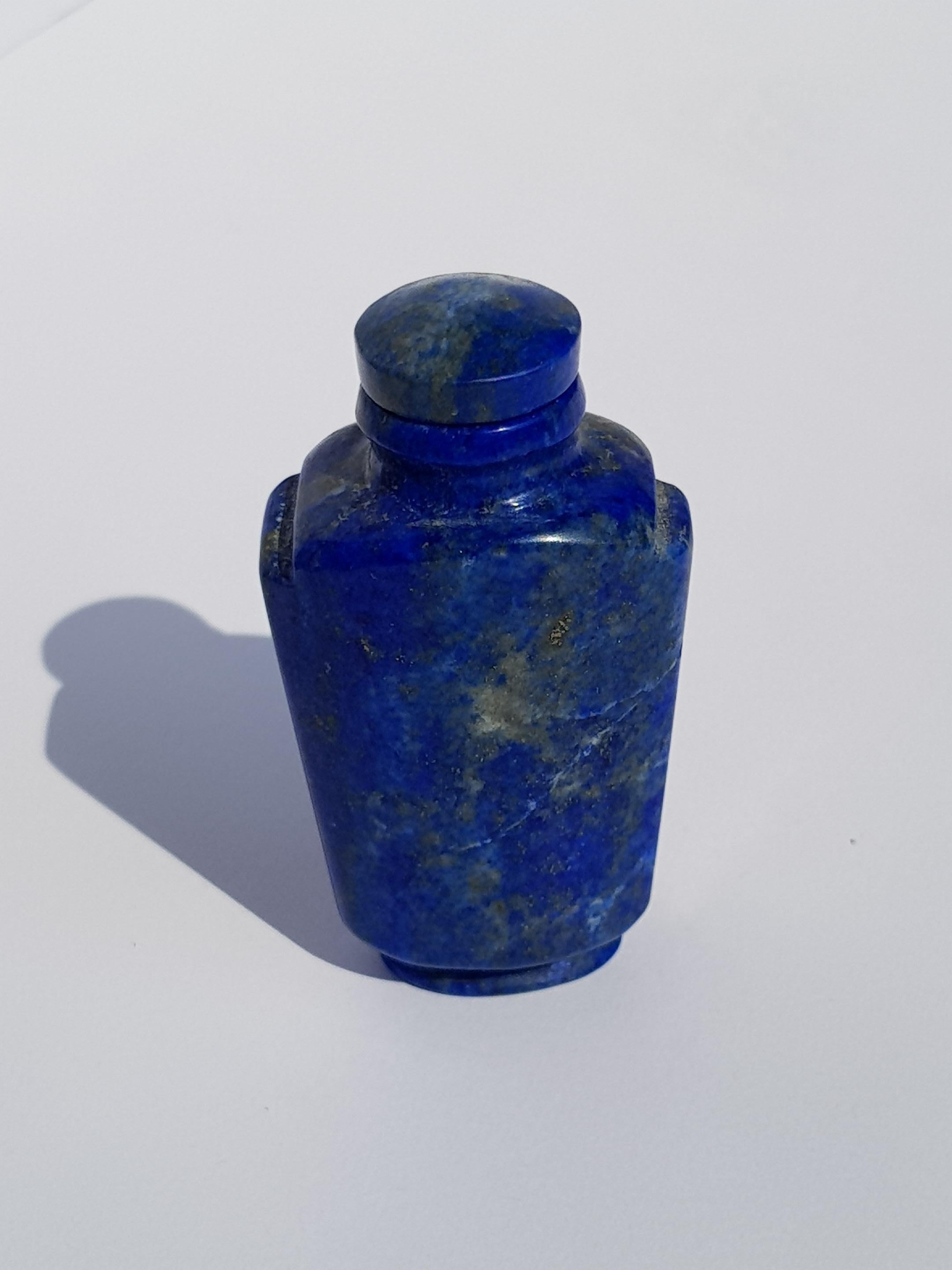 Ancienne bouteille à priser chinoise Lapis Lazuli Pierre précieuse sculptée Fin de la dynastie Qing Bleu en vente 1