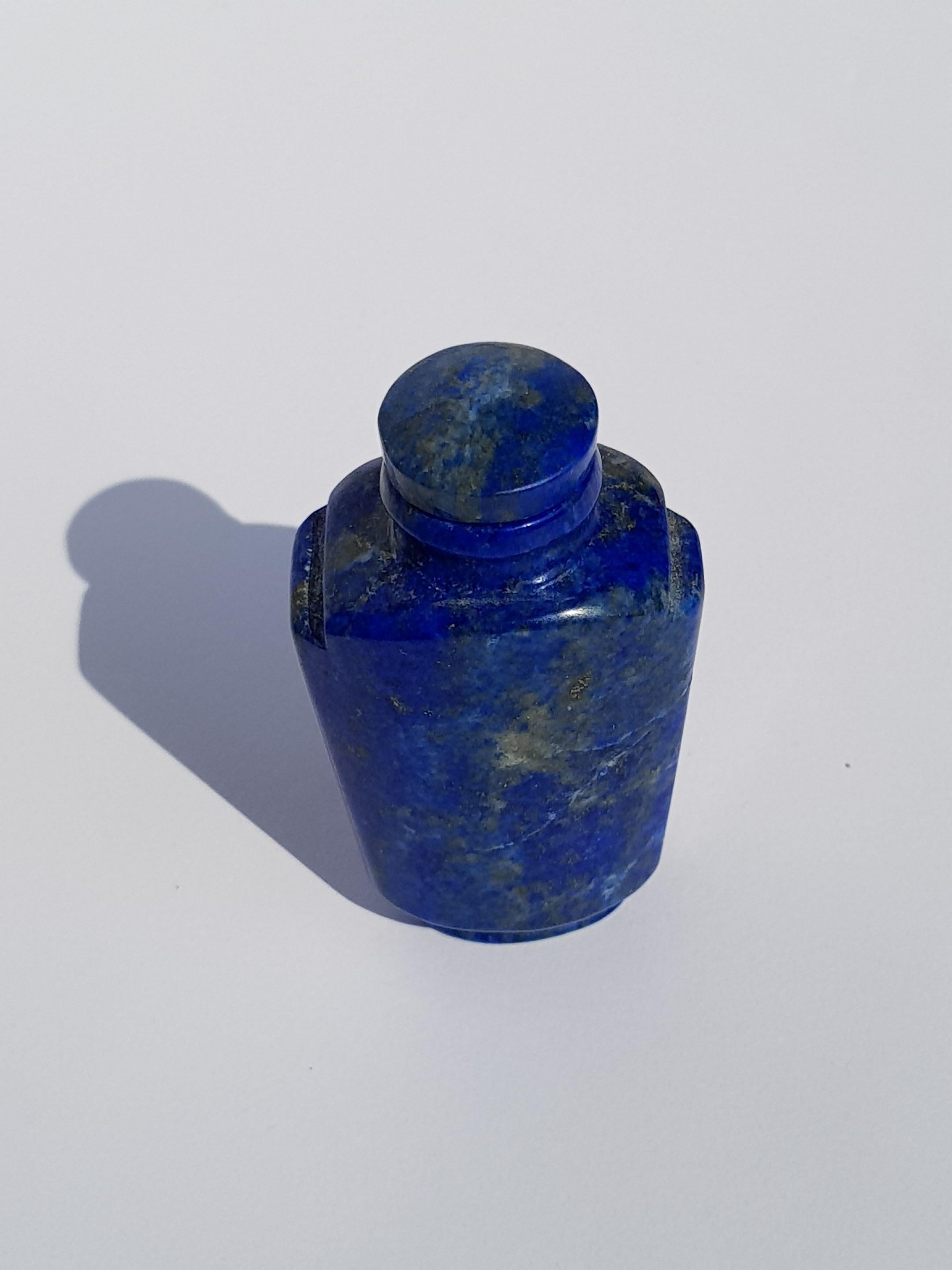 Ancienne bouteille à priser chinoise Lapis Lazuli Pierre précieuse sculptée Fin de la dynastie Qing Bleu en vente 2