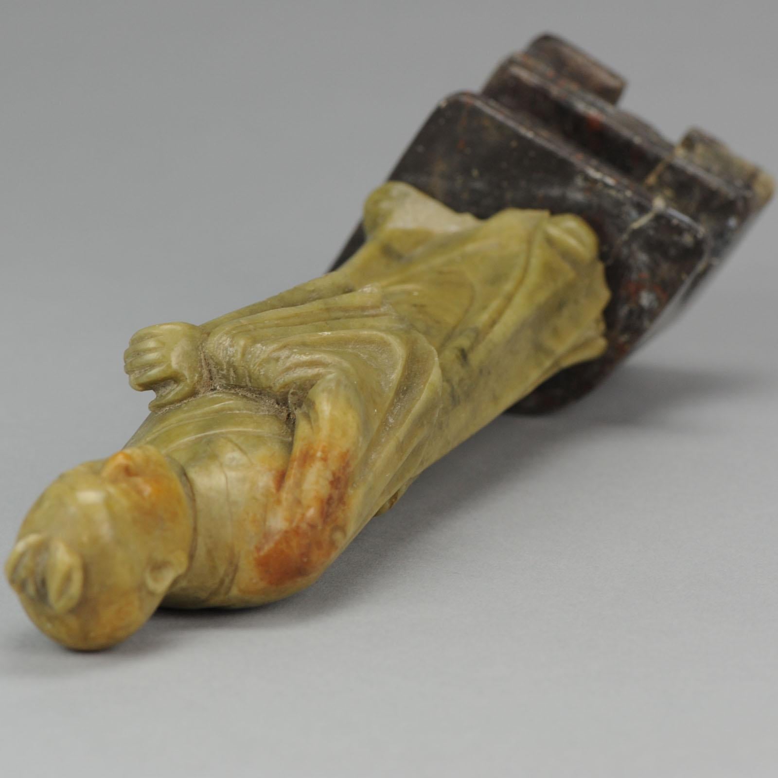 Antigua estatua china de piedra de jabón sobre figura de pie Reyes Magos Qing en venta