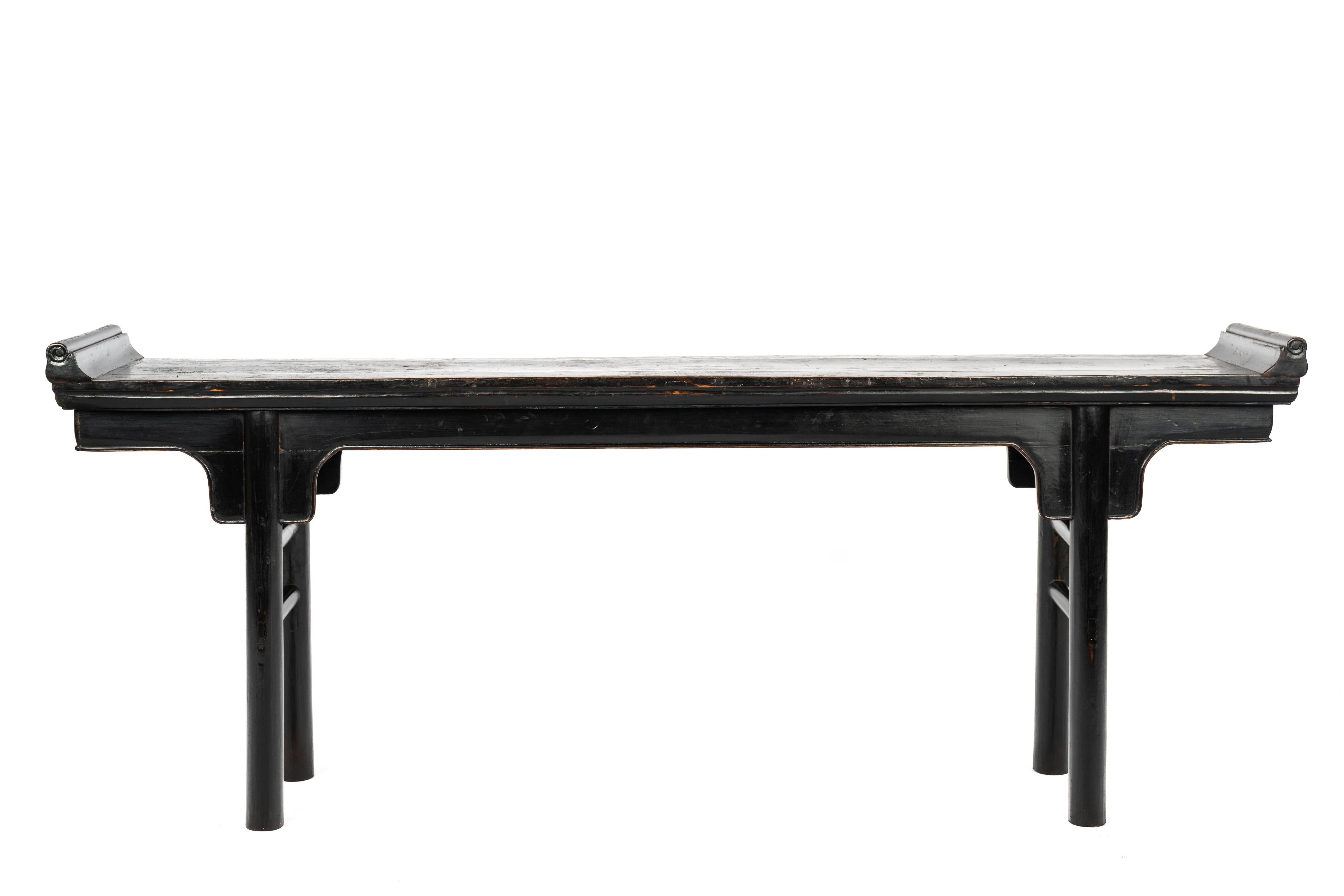 On offer here is a beautiful antique blackened Chinese Altar table, crafted in the early 1900s around 1920. This stunning piece, made from elm wood, embodies the perfect blend of traditional craftsmanship and timeless allure.
With its round legs