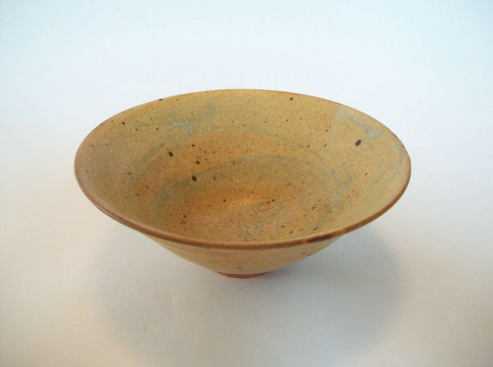 Chinese Song Style Jun Type Bowl, Caramel Glaze with Celadon Splashes In Good Condition For Sale In Chatham, ON