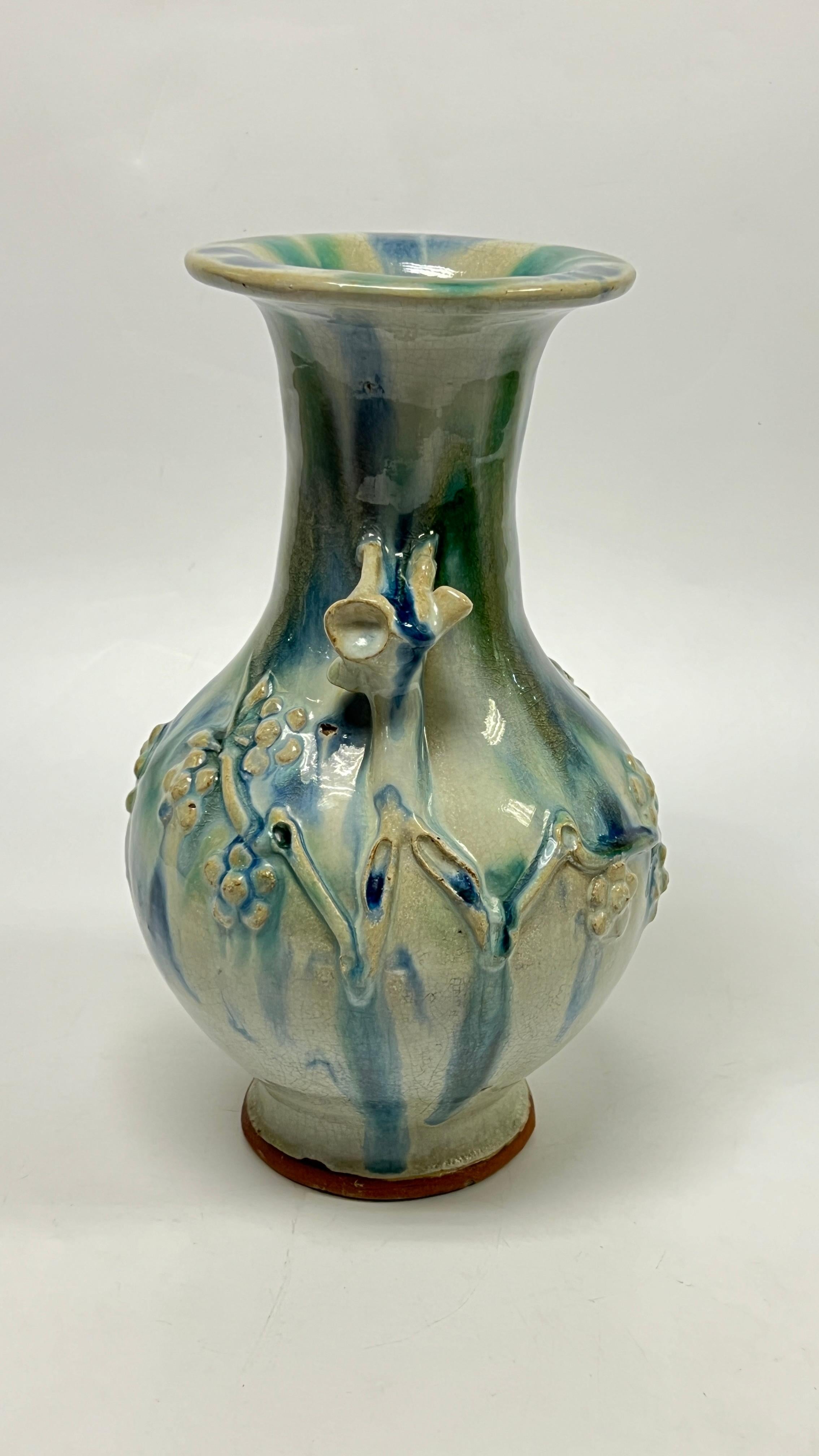 Ancien vase Prunus chinois Song Shiwan en faïence émaillée 3
