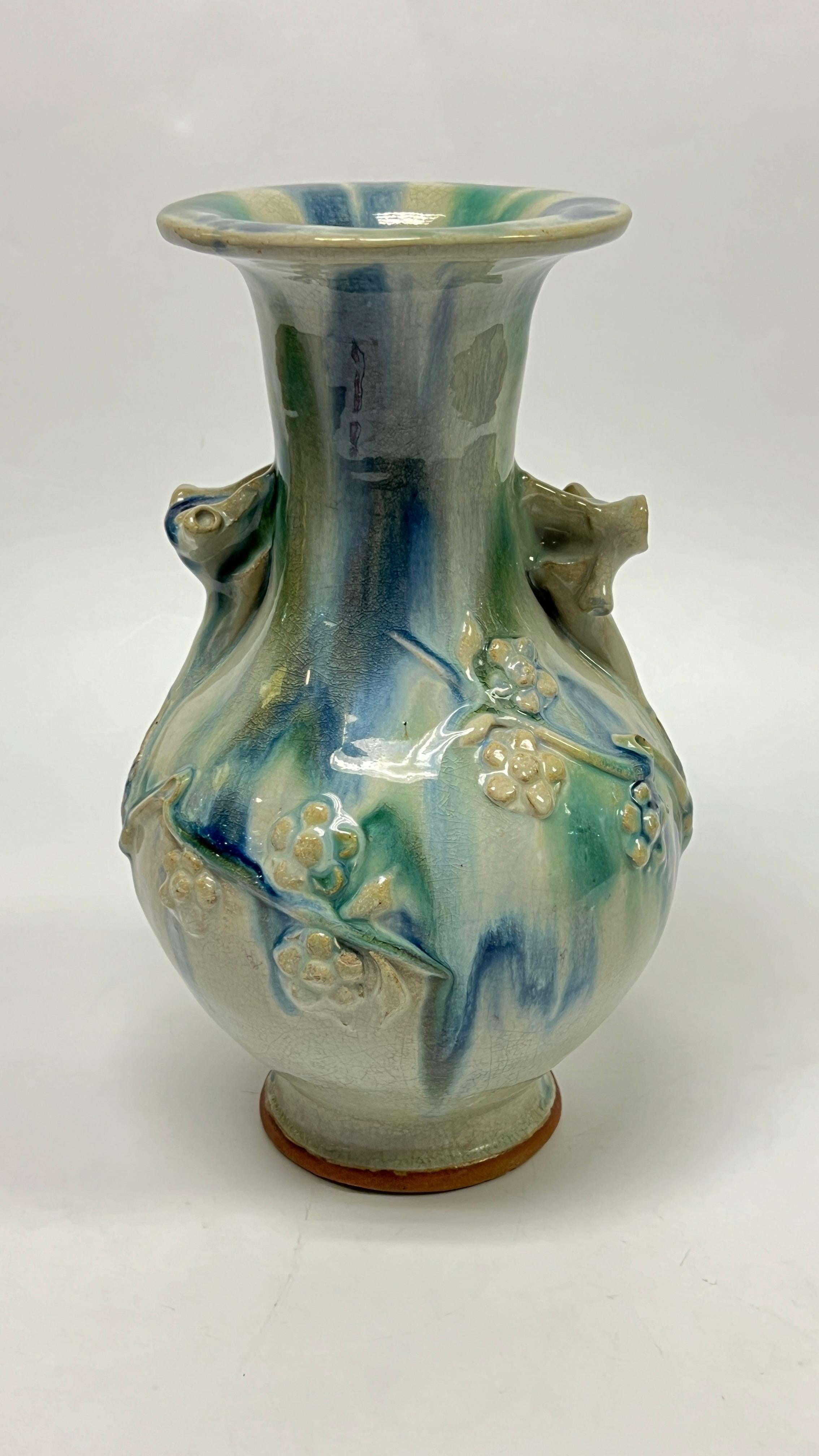 Ancien vase Prunus chinois Song Shiwan en faïence émaillée 4