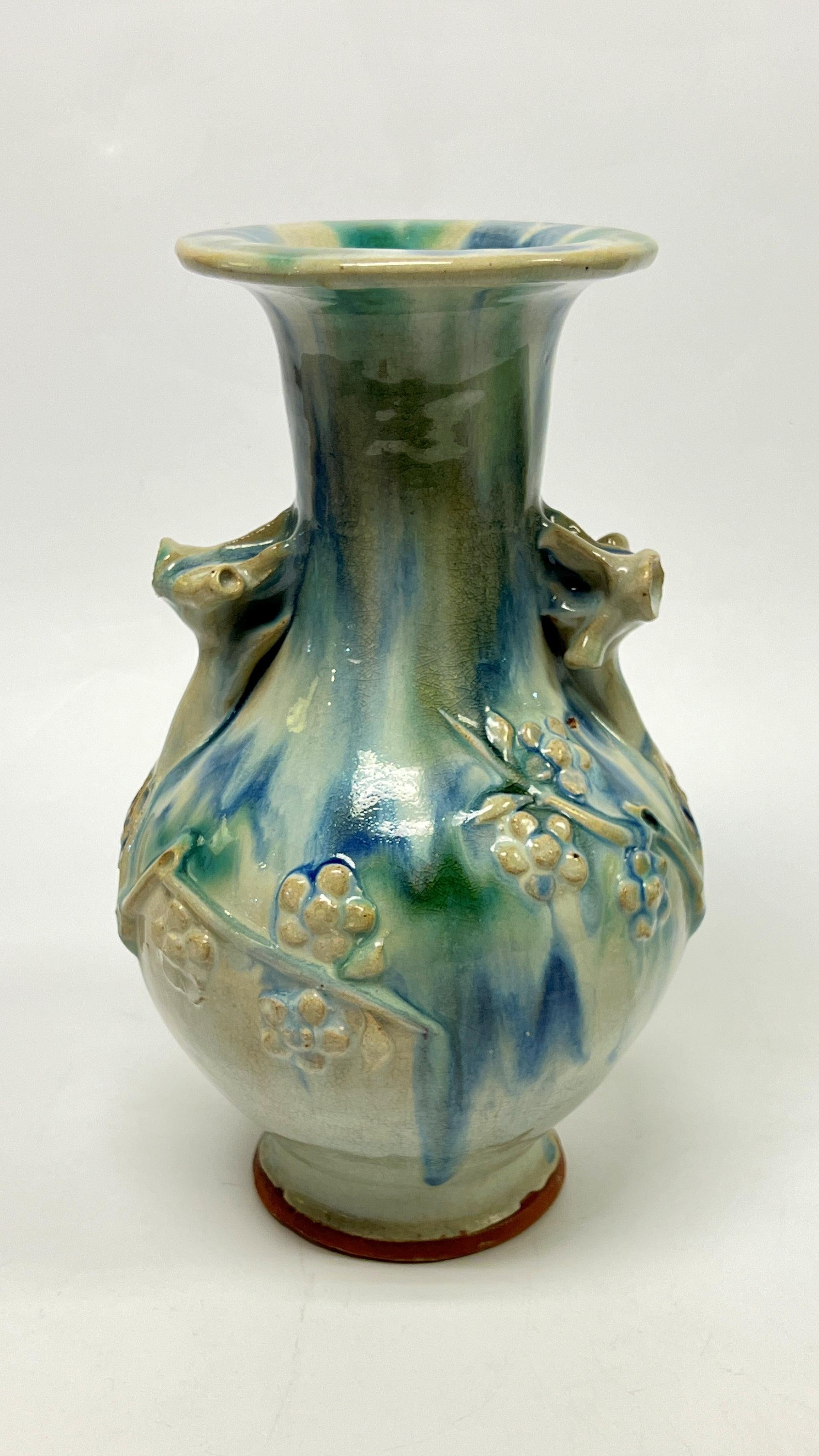 Ancien vase Prunus chinois Song Shiwan en faïence émaillée 1