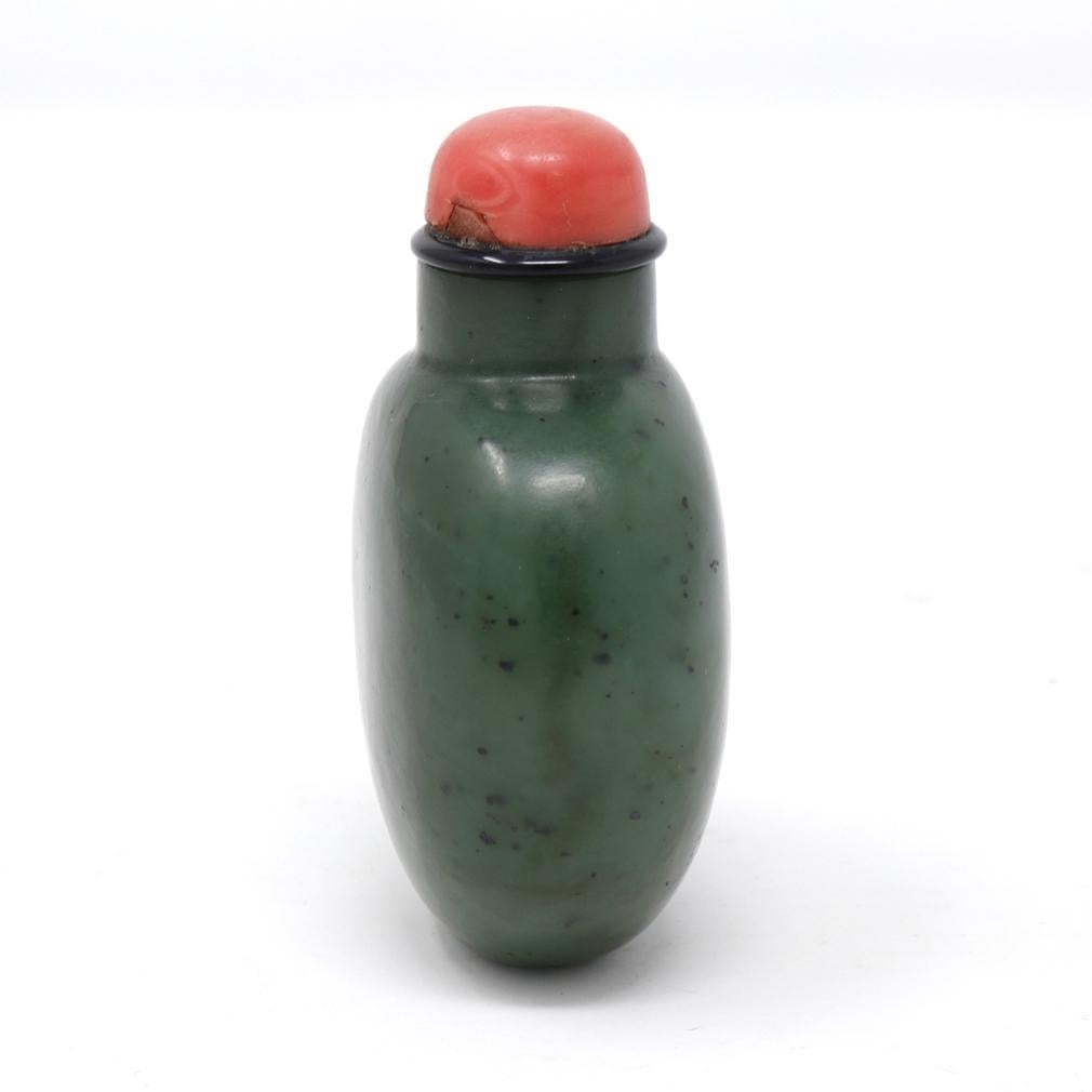 Tabatière chinoise ancienne en jade épinard en vente 2