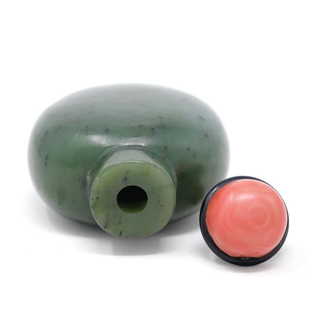 Tabatière chinoise ancienne en jade épinard en vente 3