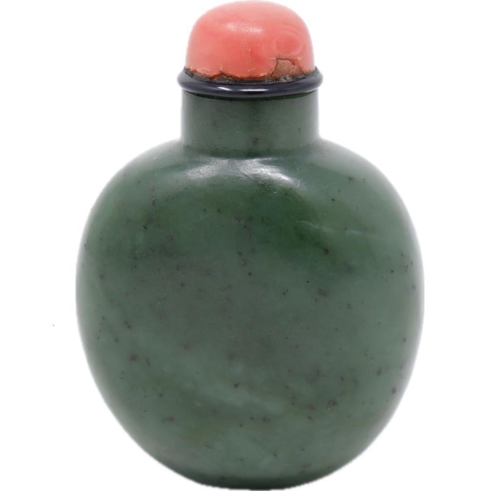 Qing Tabatière chinoise ancienne en jade épinard en vente