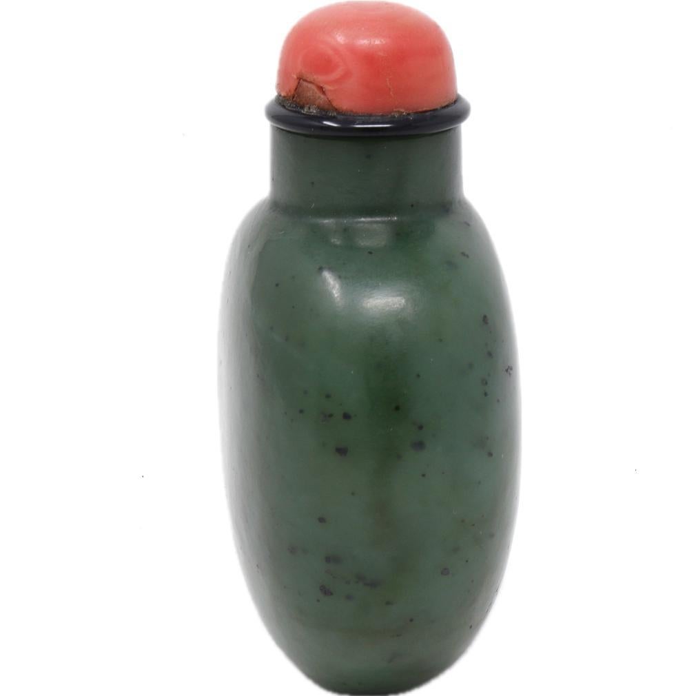 Chinois Tabatière chinoise ancienne en jade épinard en vente
