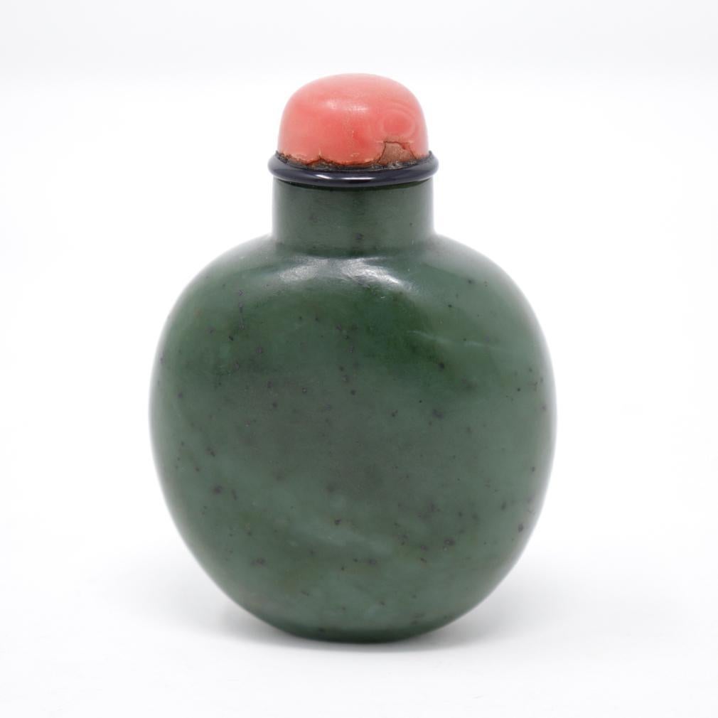 Tabatière chinoise ancienne en jade épinard en vente 1