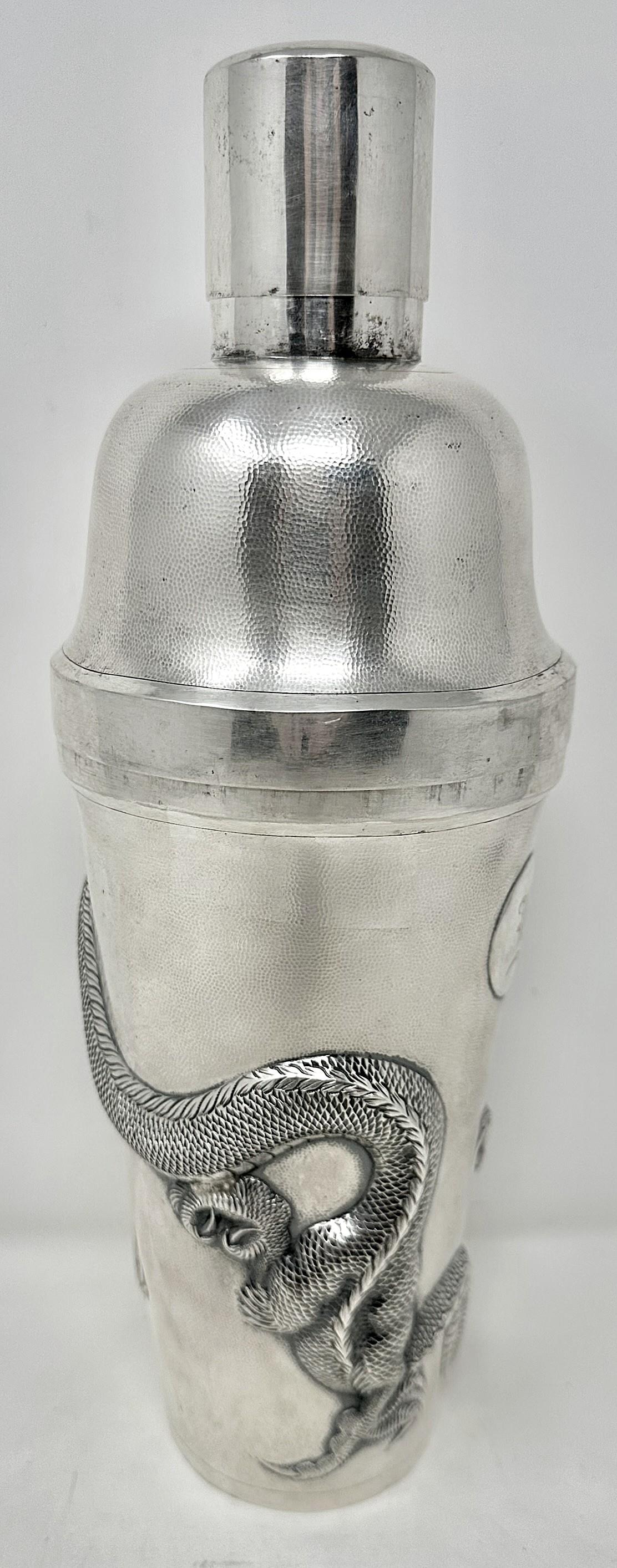 Ancien shaker à cocktail chinois en argent poinçonné avec dragon, vers 1910 1910 Bon état - En vente à New Orleans, LA
