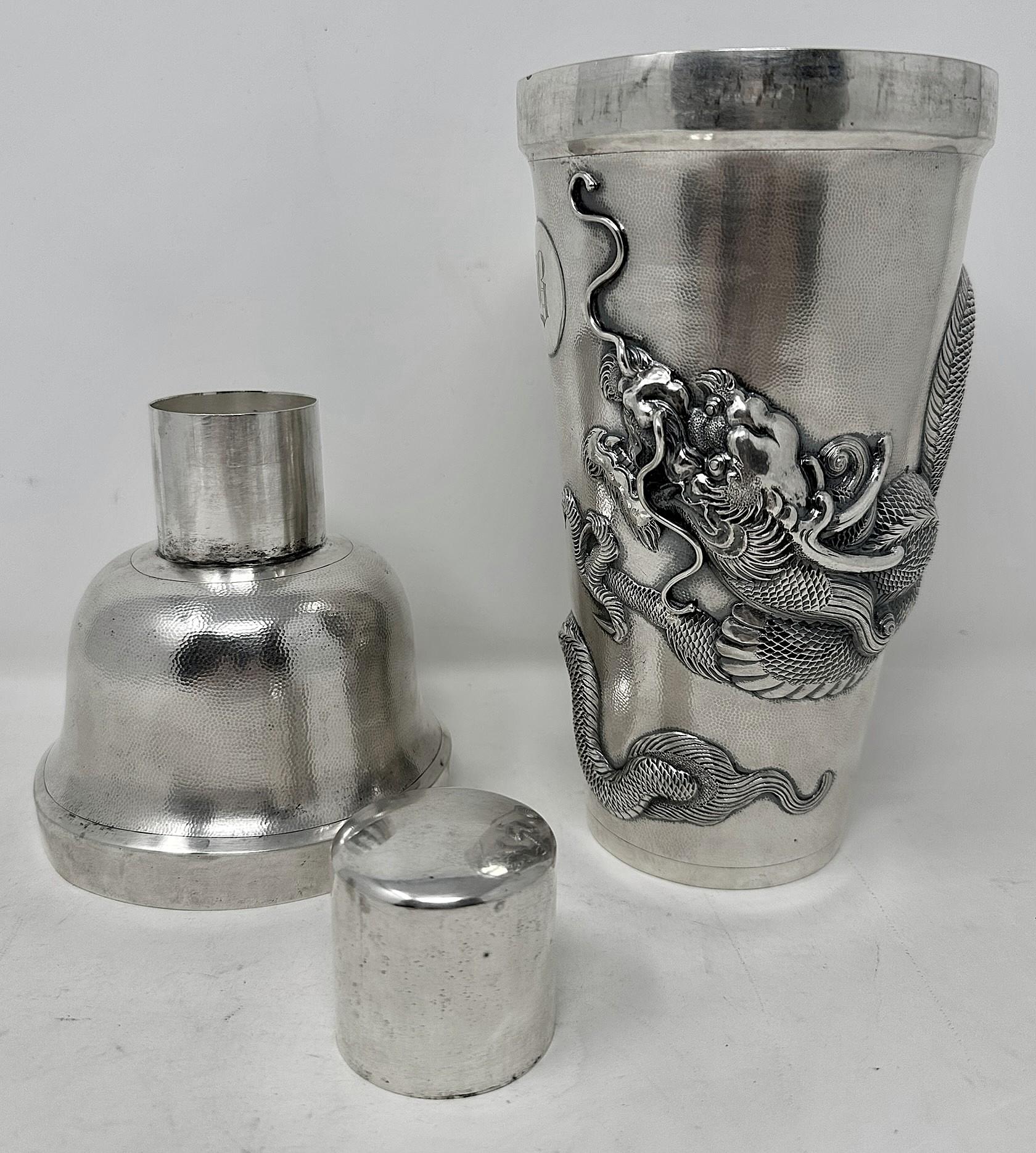 20ième siècle Ancien shaker à cocktail chinois en argent poinçonné avec dragon, vers 1910 1910 en vente