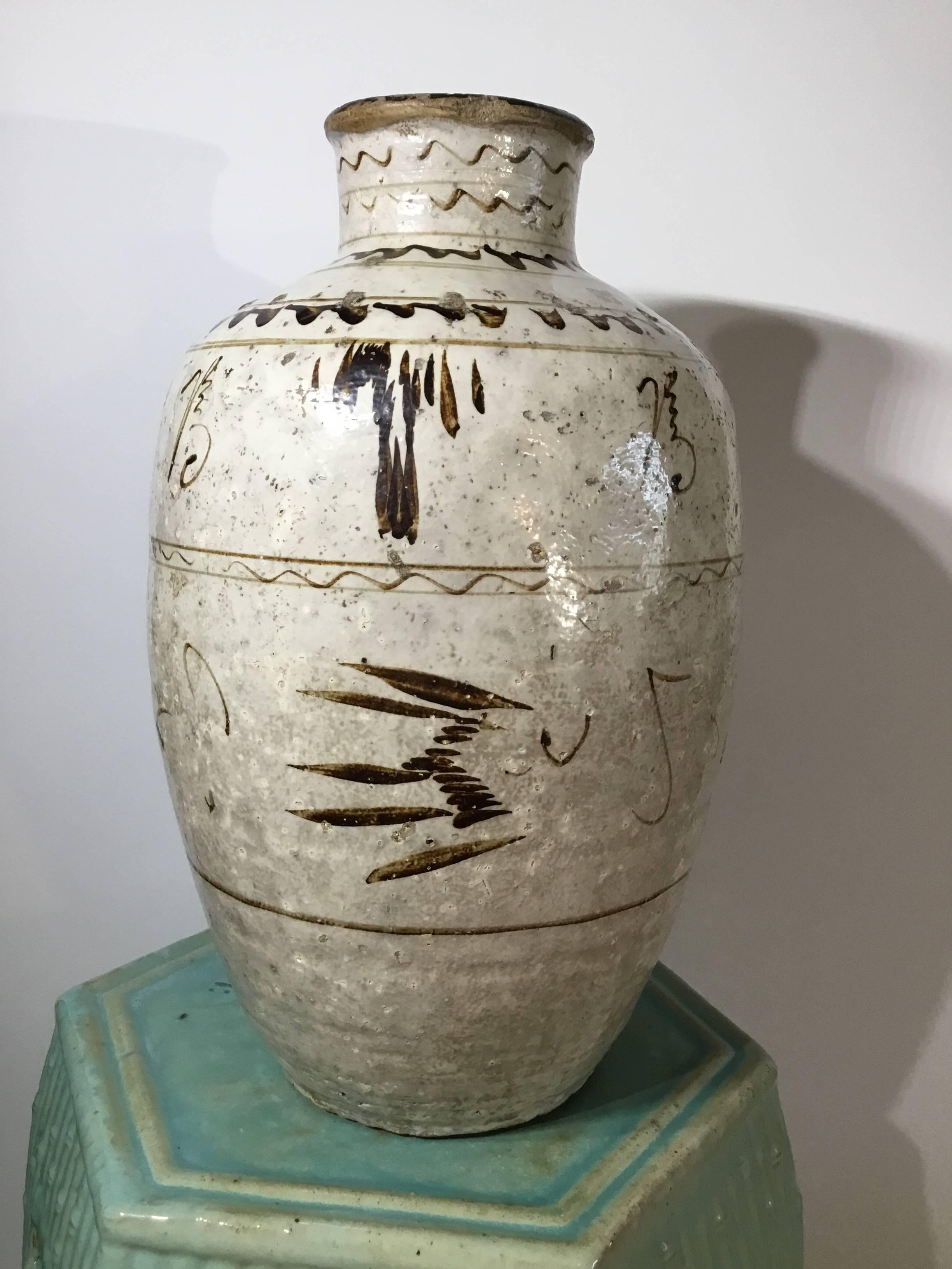 Antique Cizhou Stoneware Vessel Ming Dynasty  In Good Condition In Delray Beach, FL