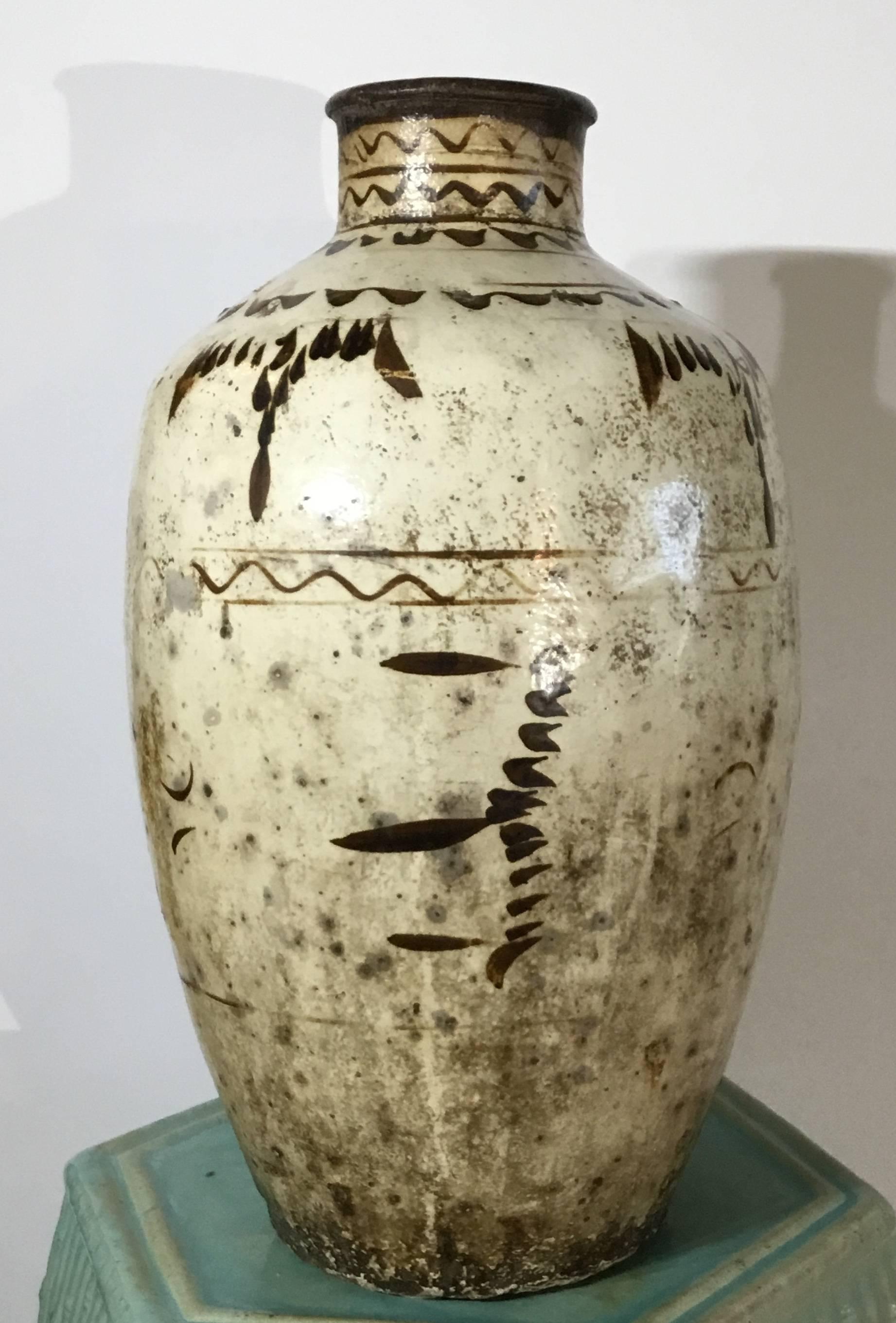 Antique Cizhou Stoneware Jar, Ming Dynasty In Good Condition In Delray Beach, FL