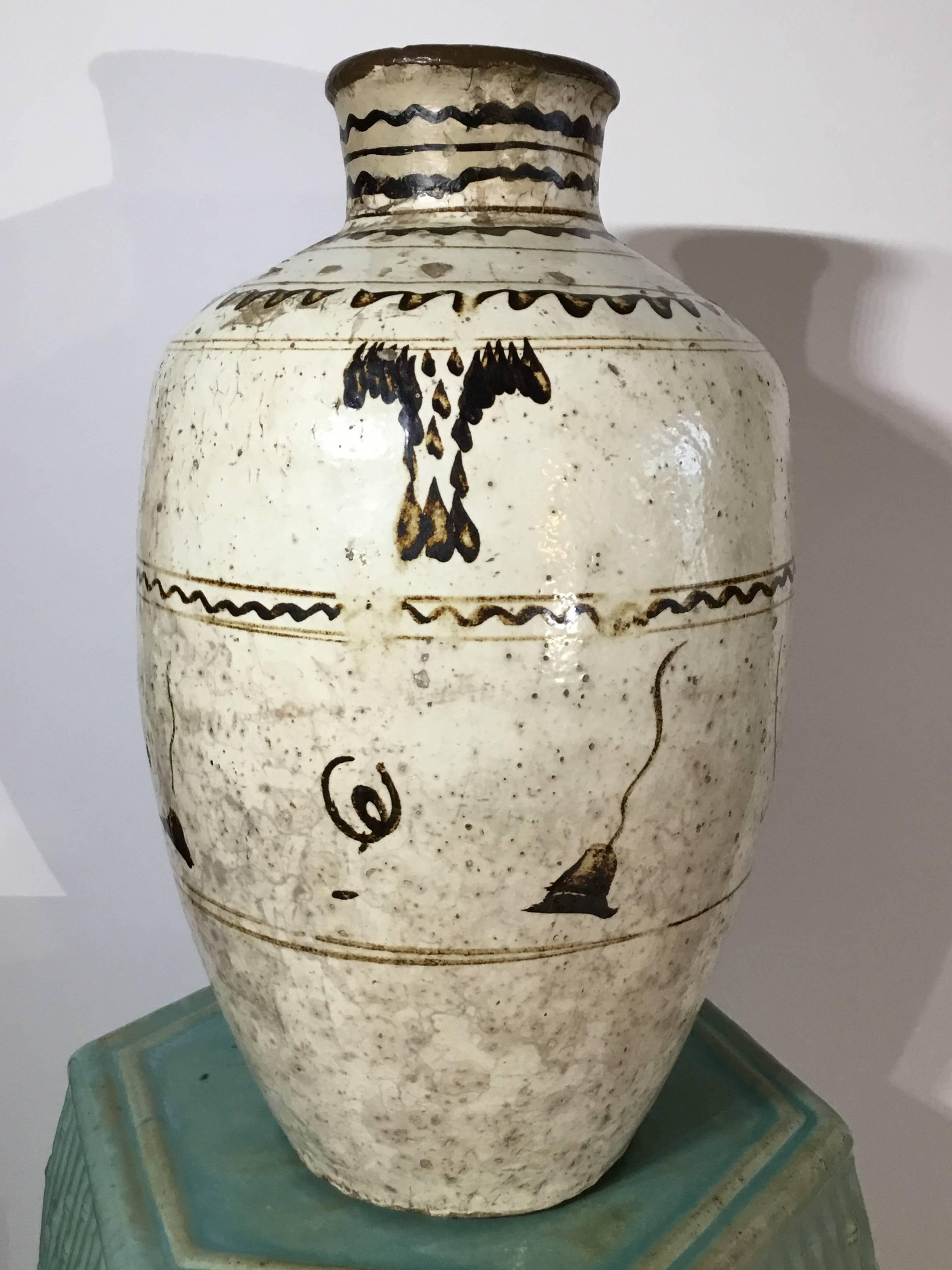 Antique Cizhou Stonweare Vessel Ming Dynasty  In Good Condition In Delray Beach, FL