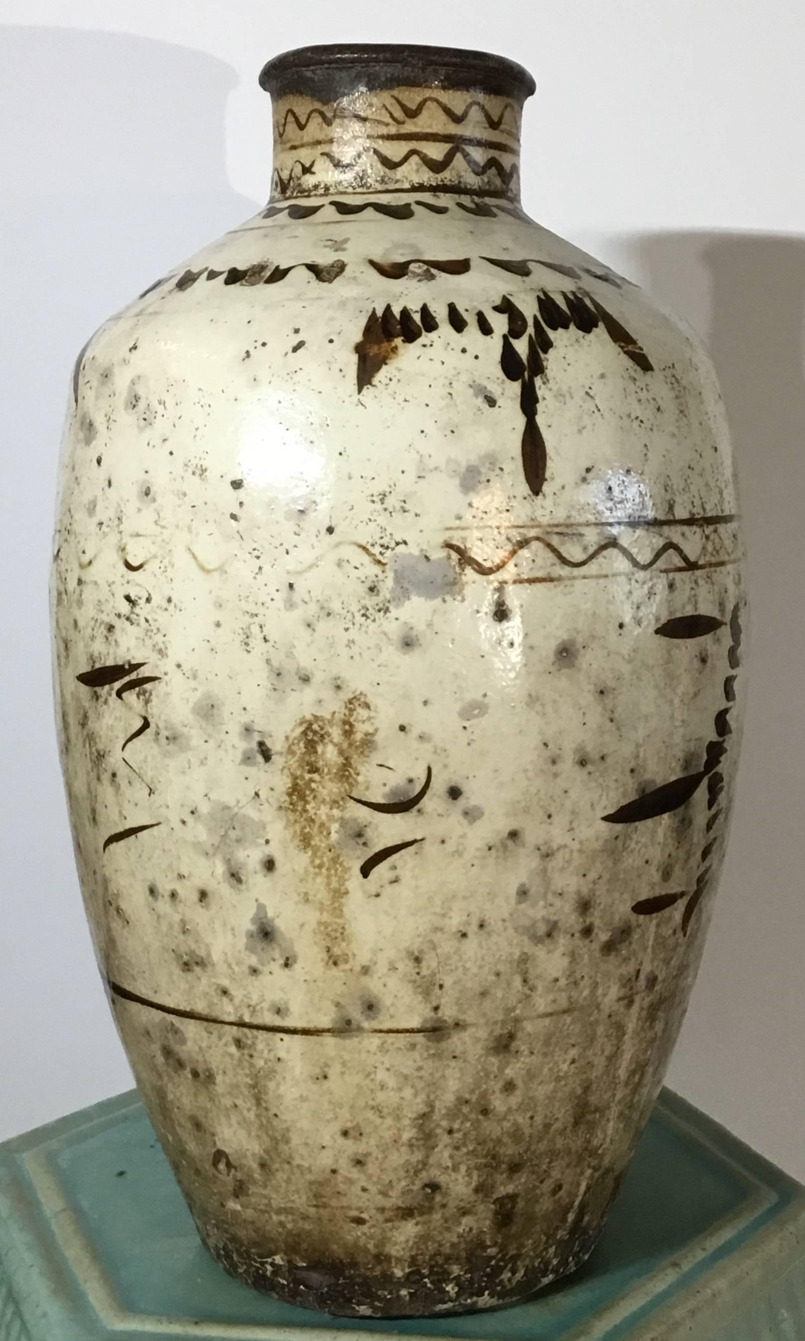 Antique Cizhou Stoneware Jar, Ming Dynasty 2