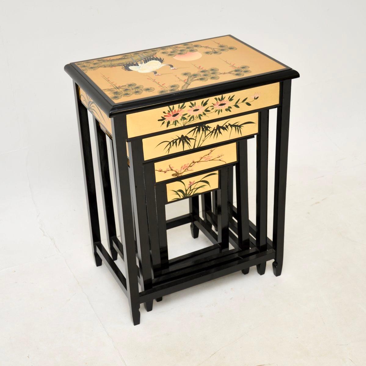 Antique Chinese Style Lacquered Chinoiserie Nest of Tables In Good Condition For Sale In London, GB