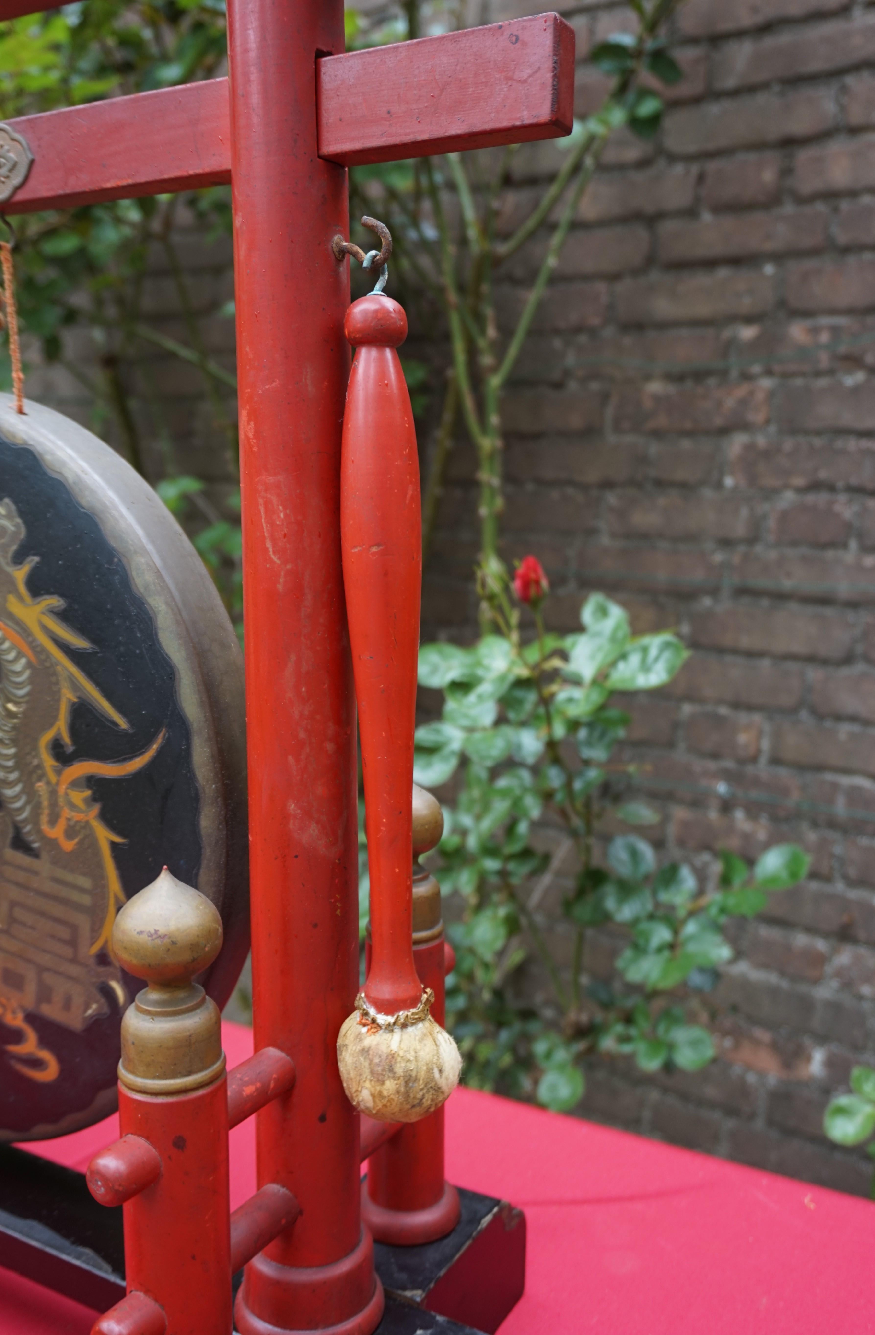 Antique Chinese Table Gong on Laquered Base W. Hand Painted Dragon on Brass Gong In Good Condition In Lisse, NL