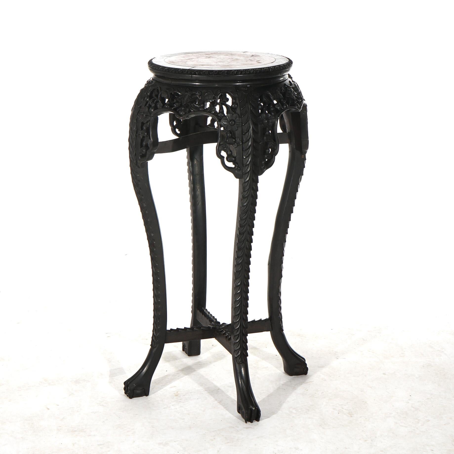 Sculpté Ancienne table chinoise sculptée en bois dur et marbre rouge C1910 en vente