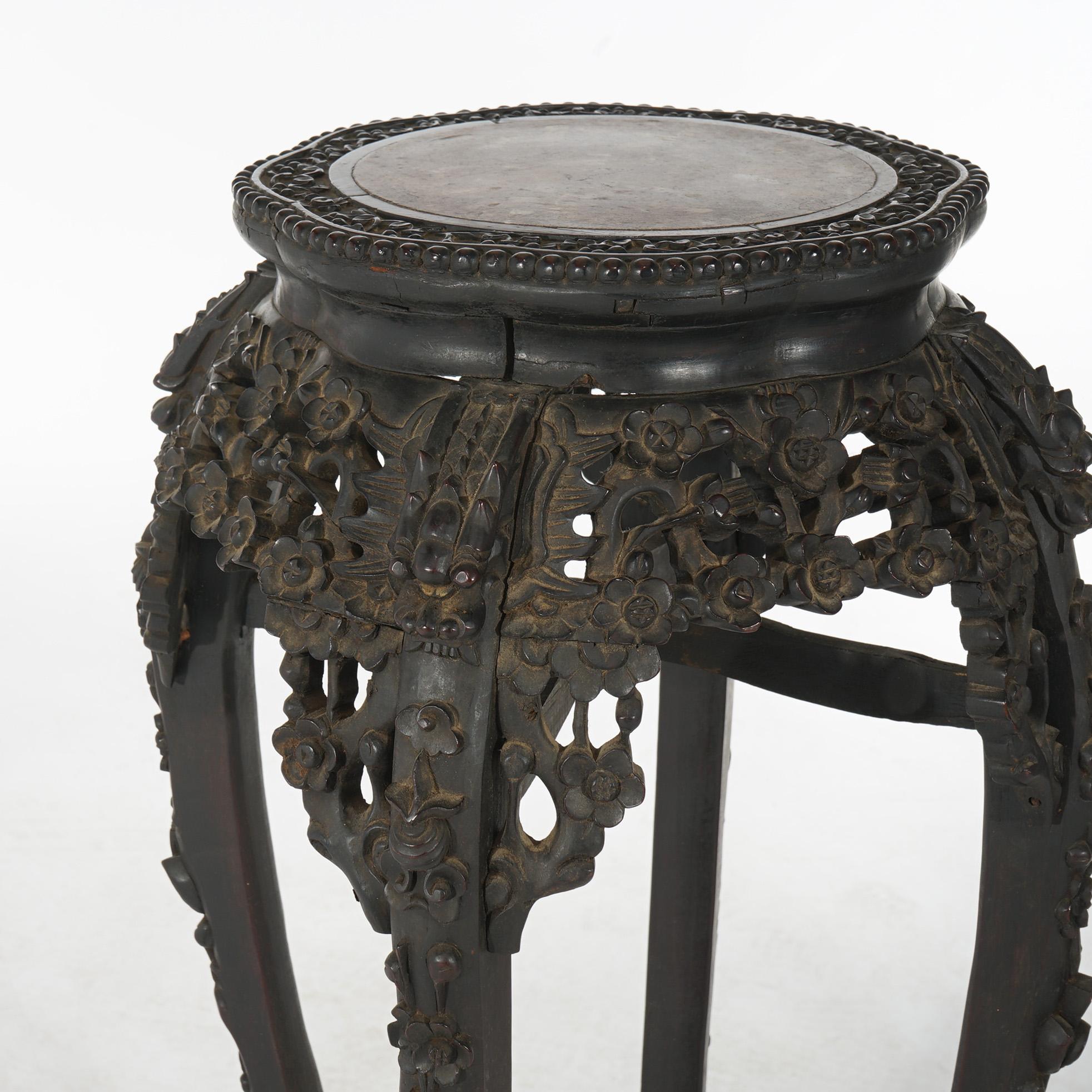 Ancienne table chinoise haute feuillagée sculptée en bois de rose avec plateau en marbre rouge, vers 1910 en vente 3