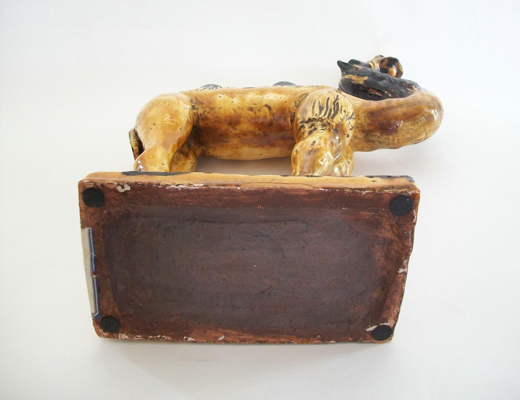 Ancienne figurine de chameau de Bactriane en terre cuite émaillée de style chinois Tang en vente 5