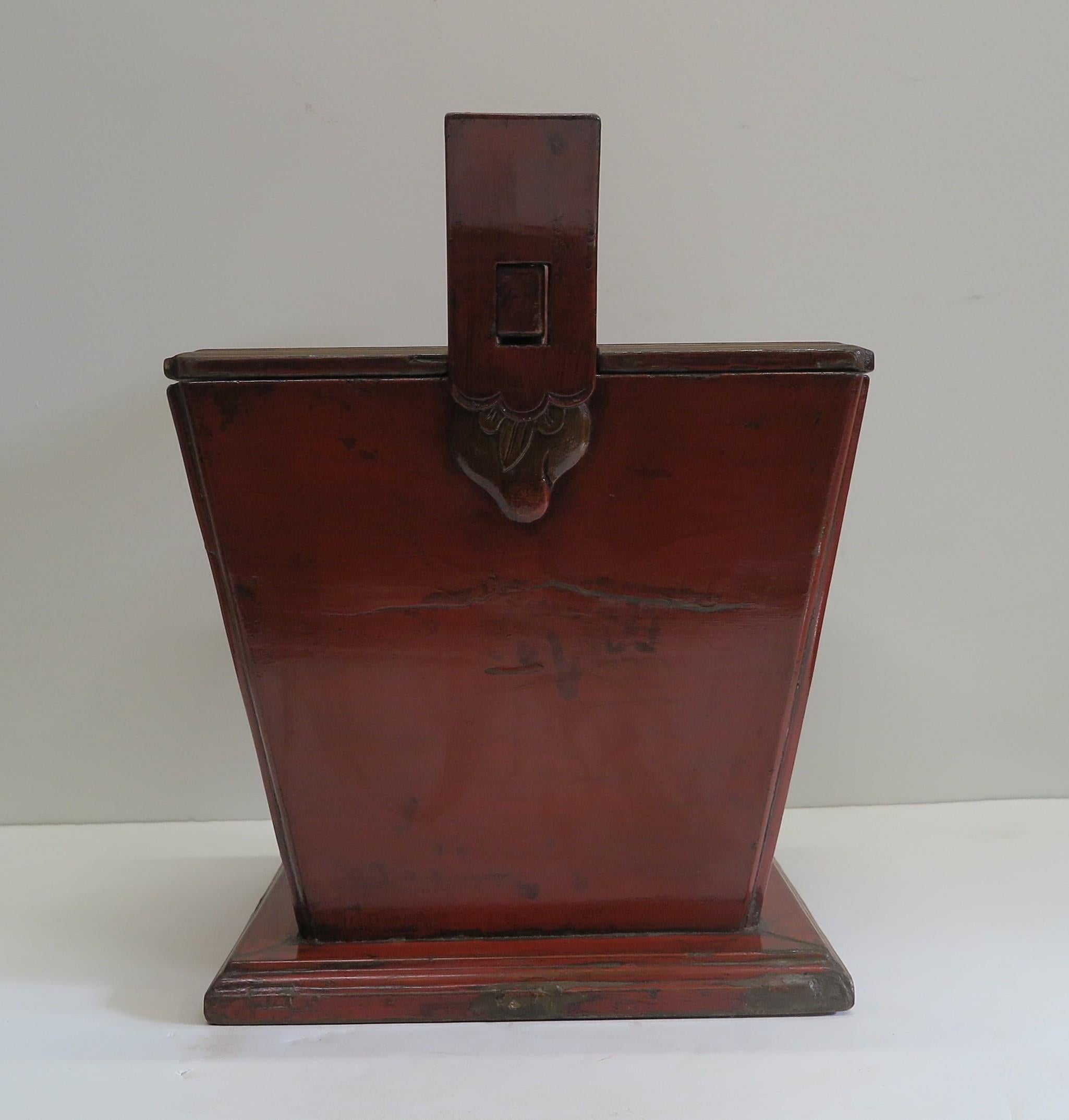 Antique Chinese Tea Pot Caddy In Good Condition For Sale In New York, NY