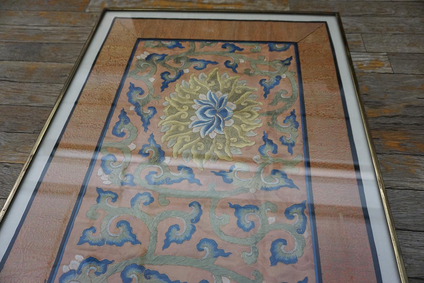 19th Century Chinese Silk Embroidery ( 1'6'' X 4' - 46 X 122 ) For Sale 4