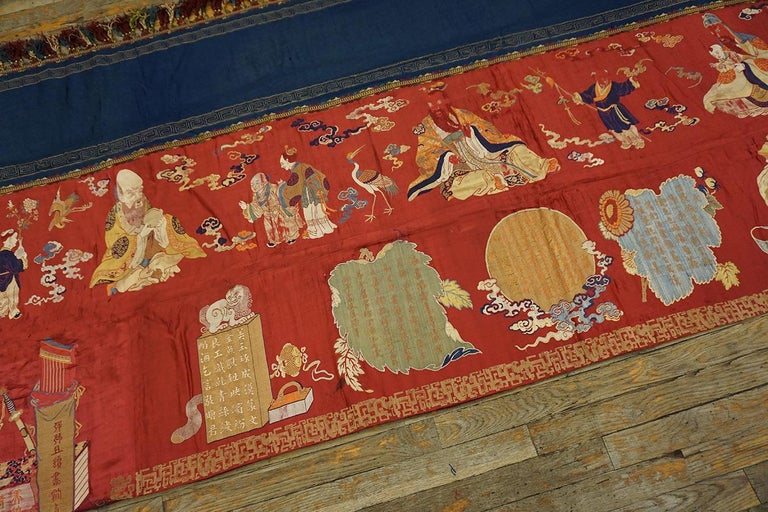 19th Century Chinese Pictorial Embroidery Textile (3' 6'' x 11' 4'' - 107 x 345) In Good Condition For Sale In New York, NY